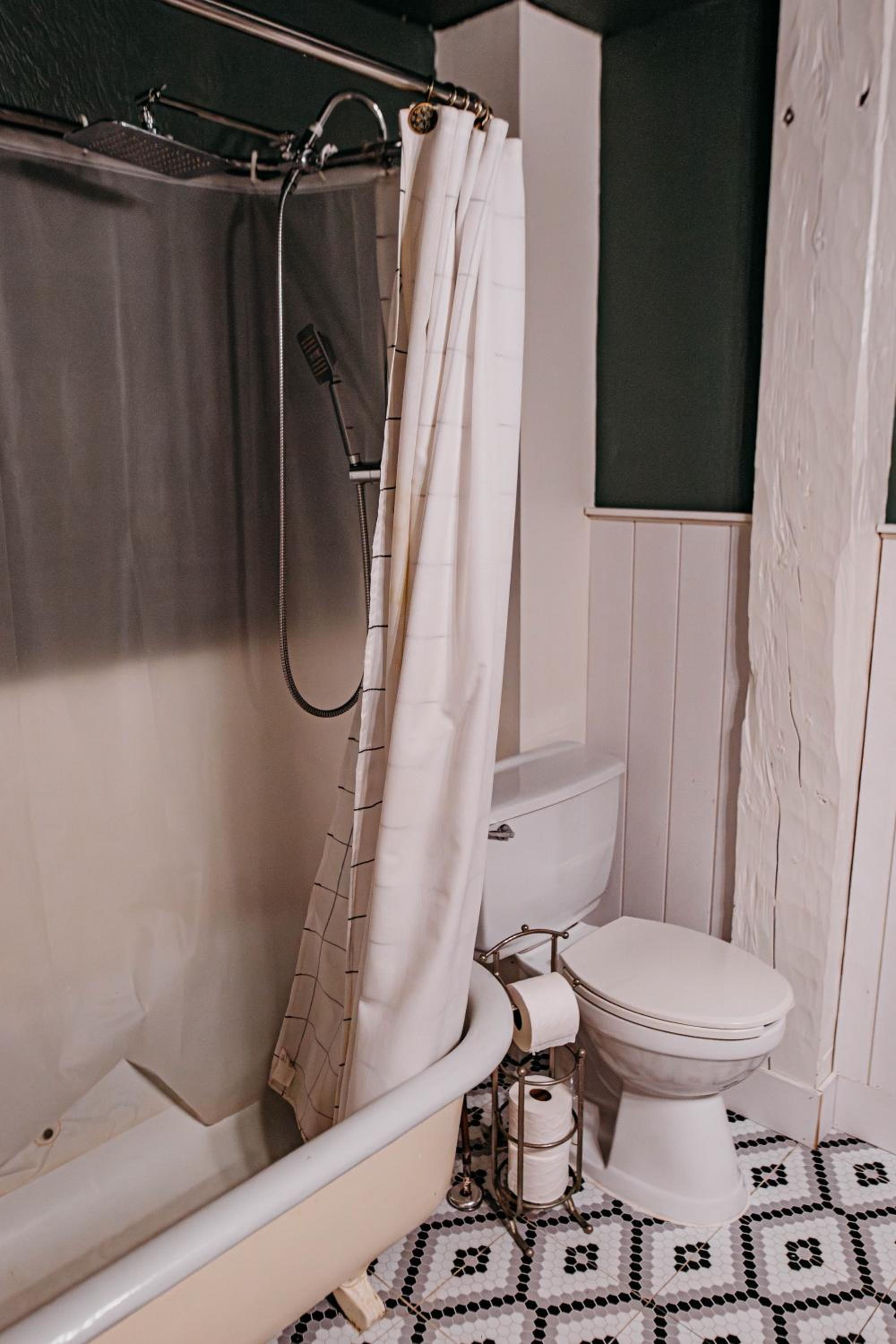 Queen Room - Photo 7