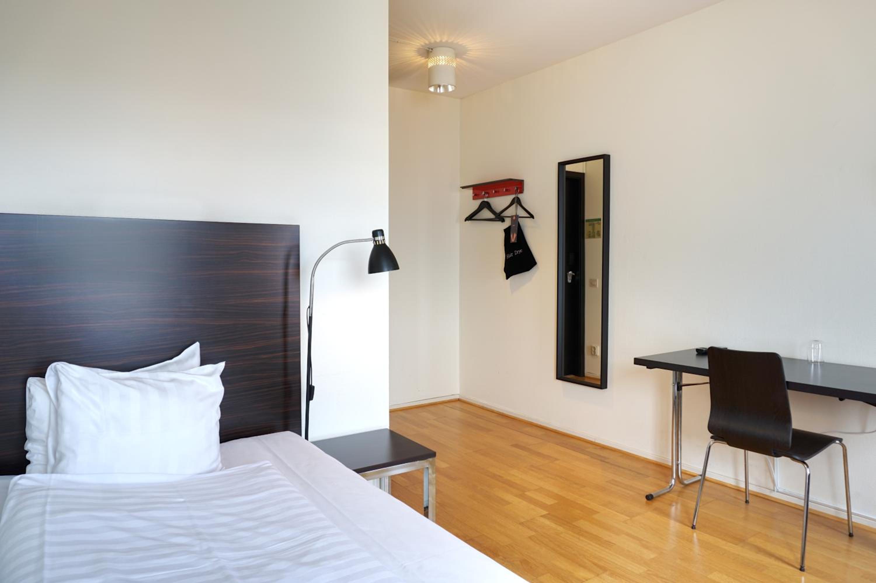 Compact Single Room photo 1