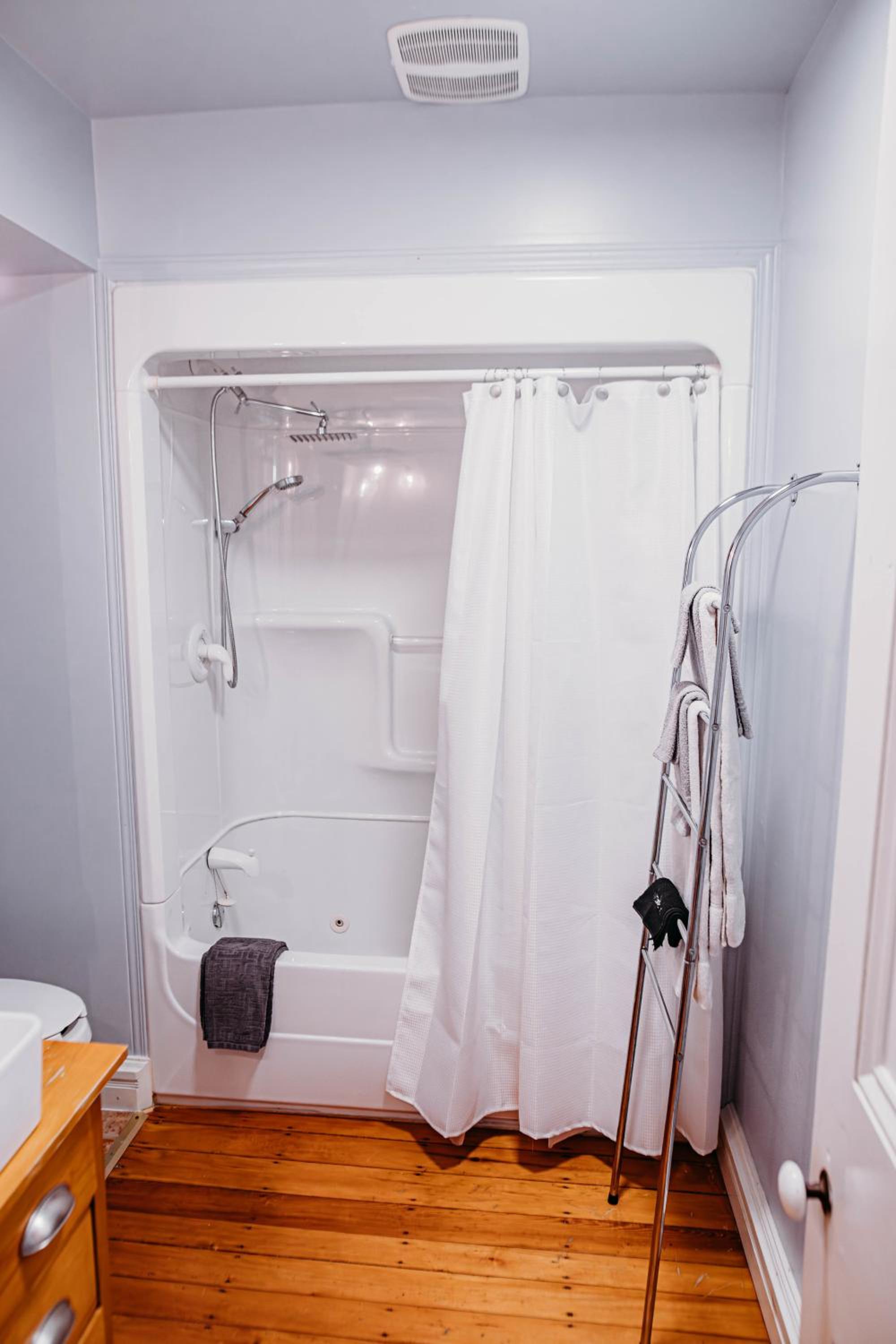 Deluxe Queen Room - Photo 7