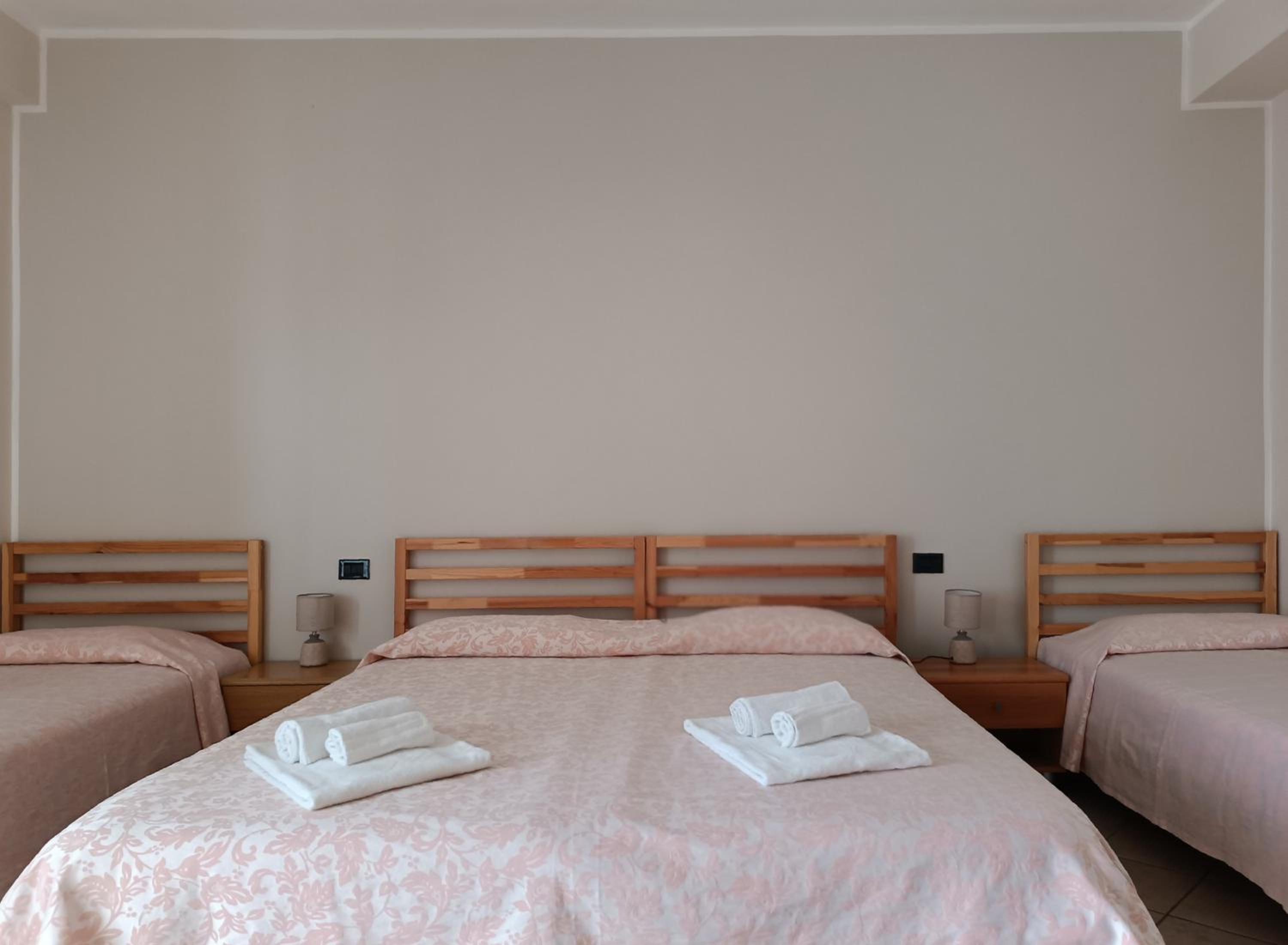 Quadruple Room - Photo 4