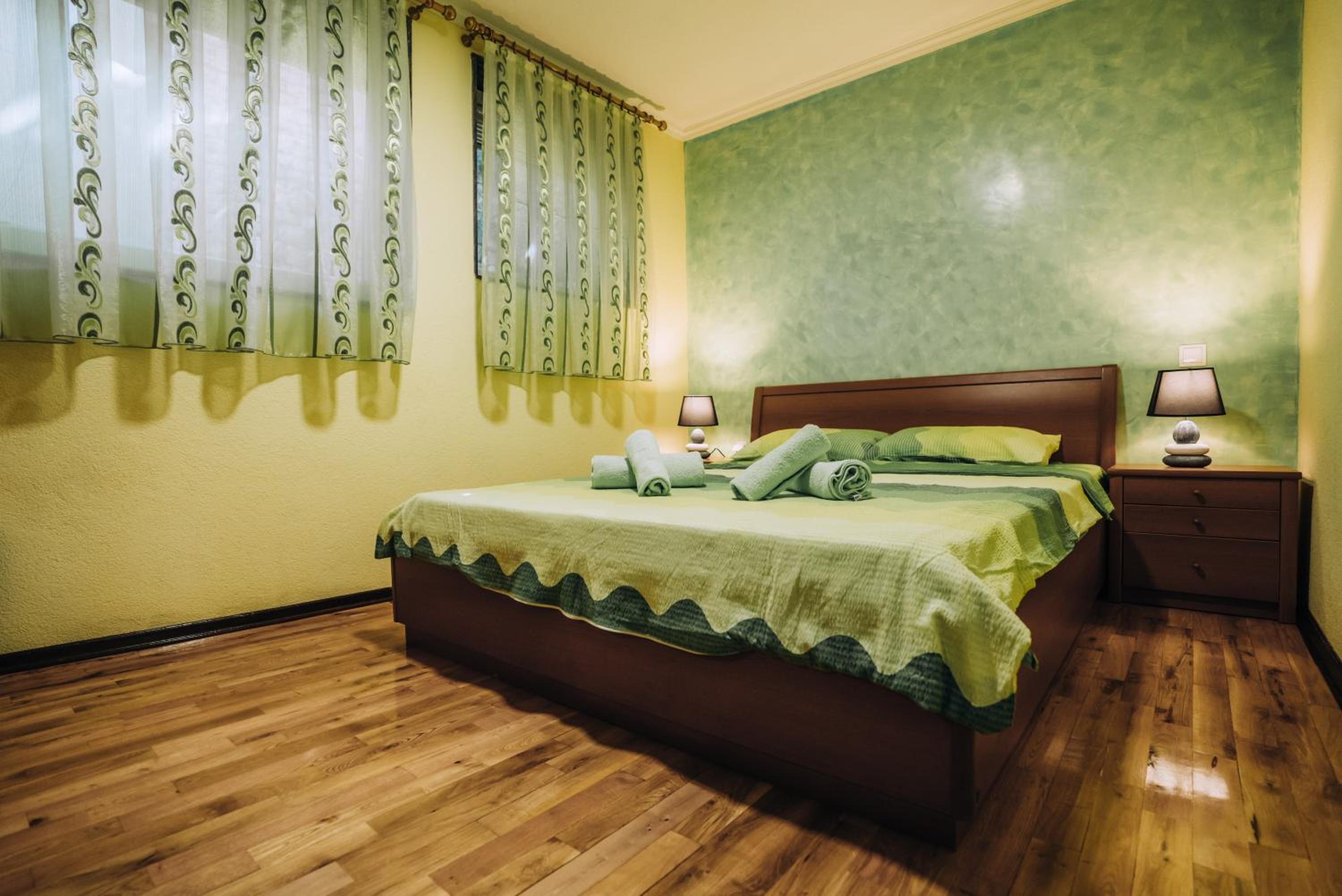 Two-Bedroom Apartment with Lake View photo 3