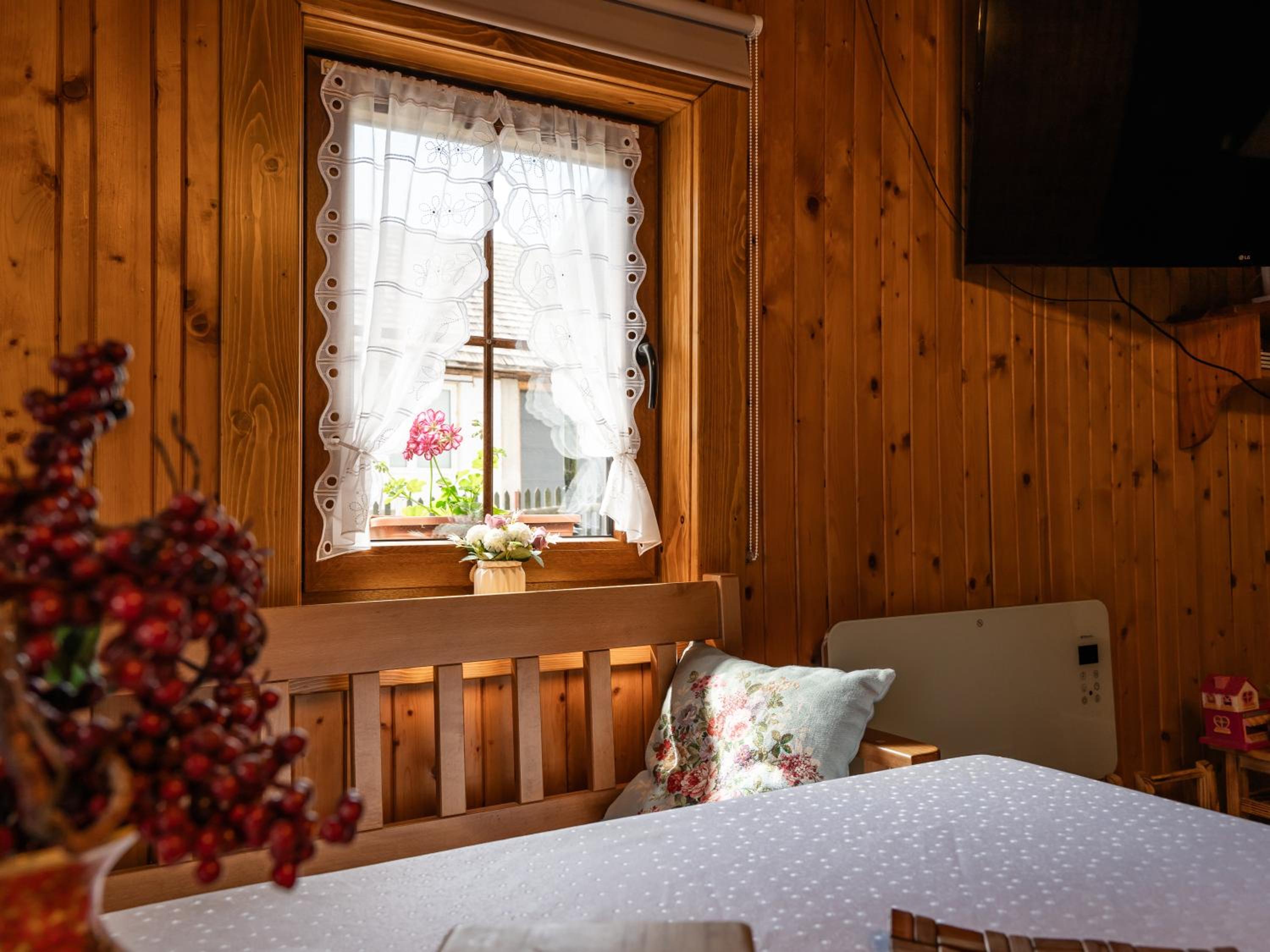 One-Bedroom House - Photo 6
