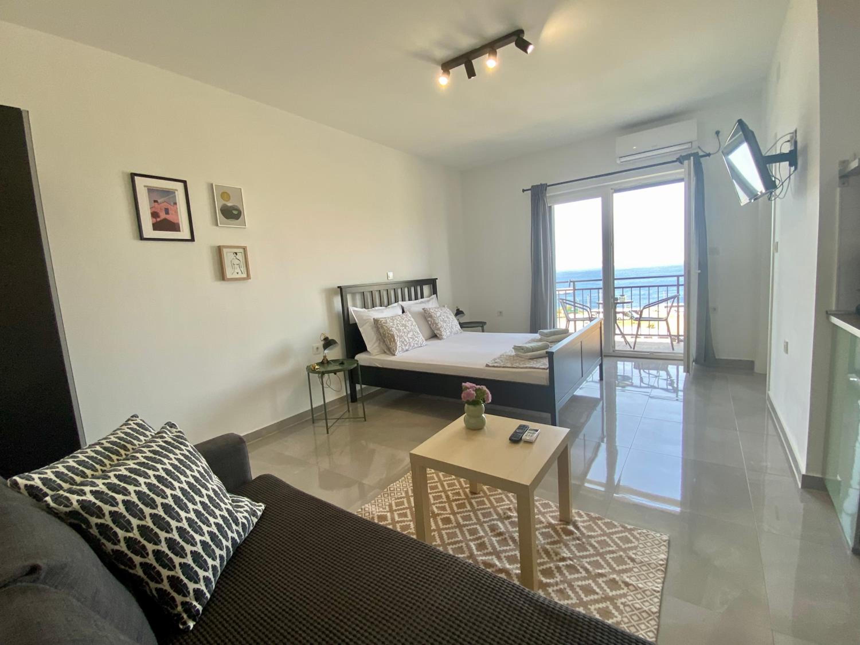 Studio Apartment with Sea View - Photo 1