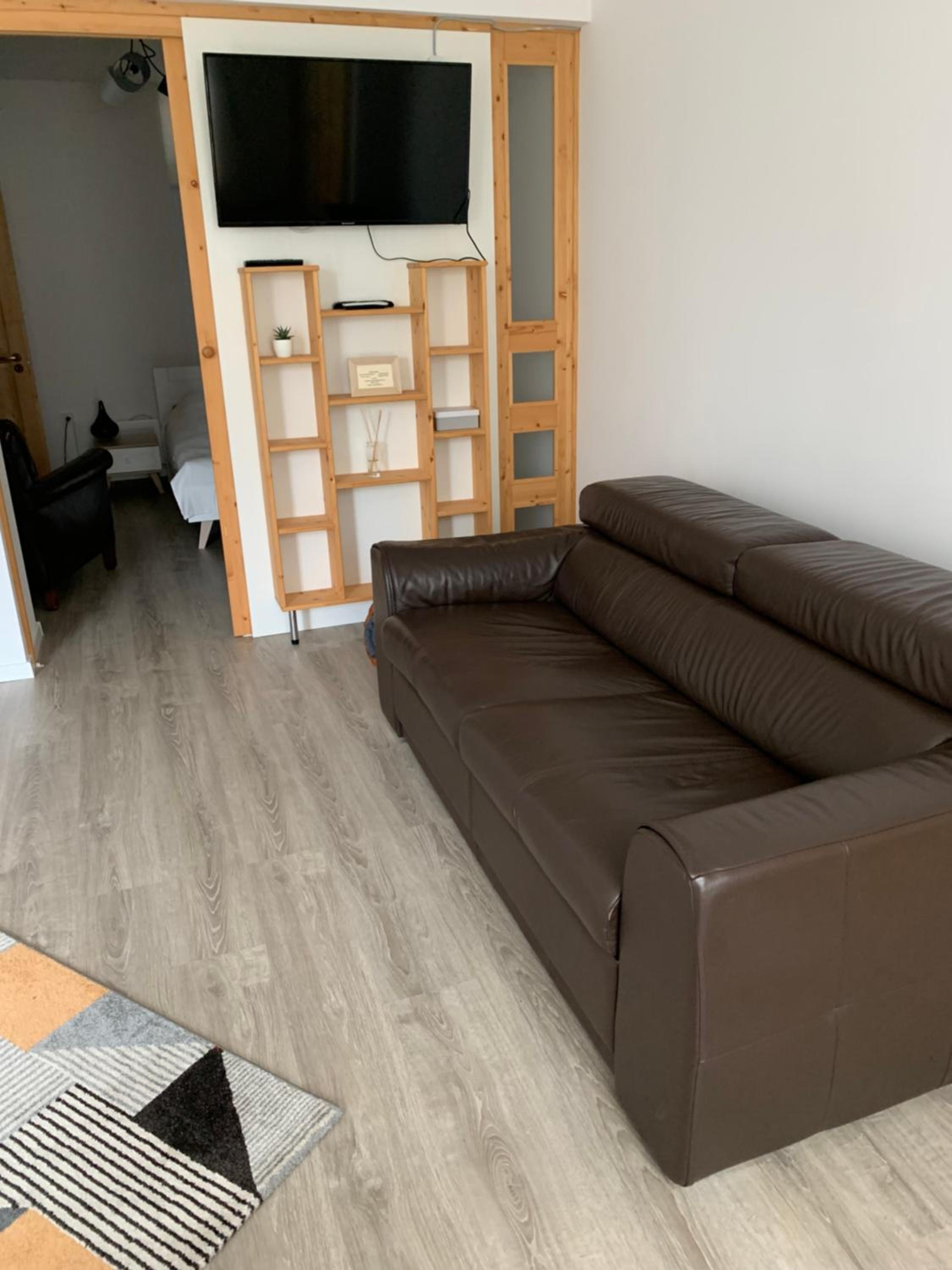 One-Bedroom Apartment photo 1