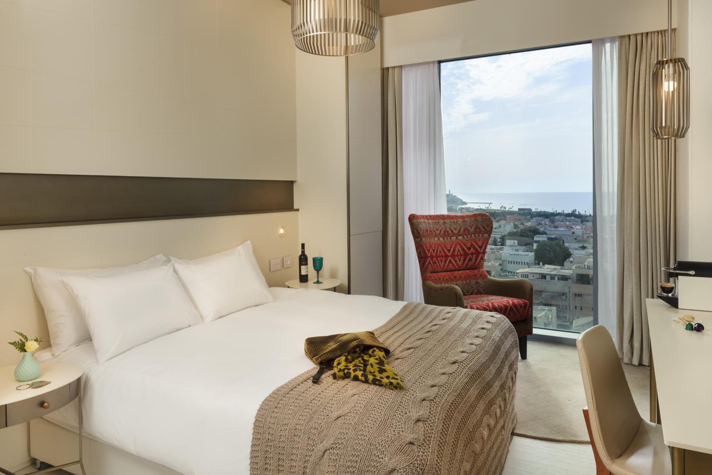 Club Double Room with Partial Sea View