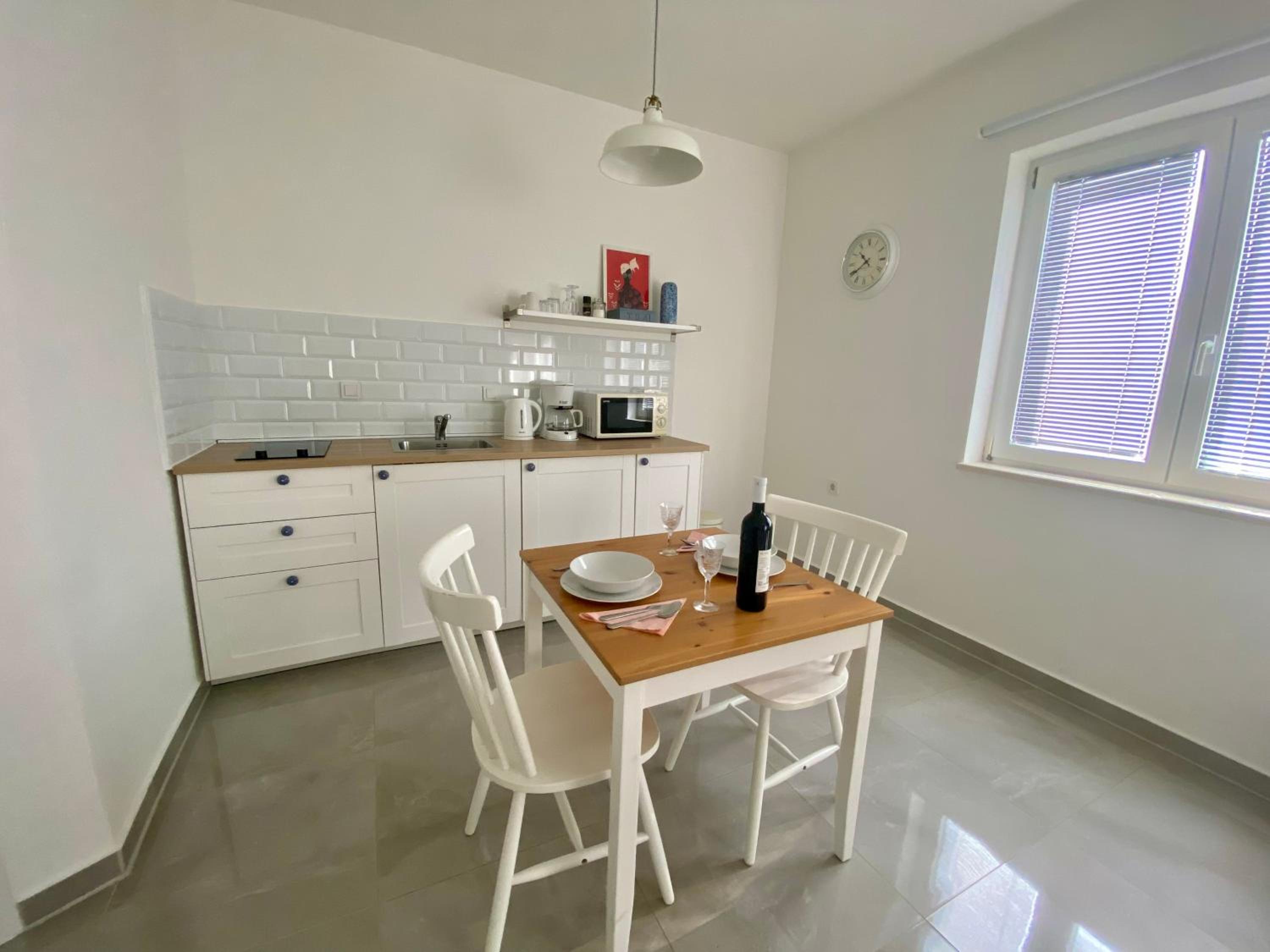 Studio Apartment - Photo 2