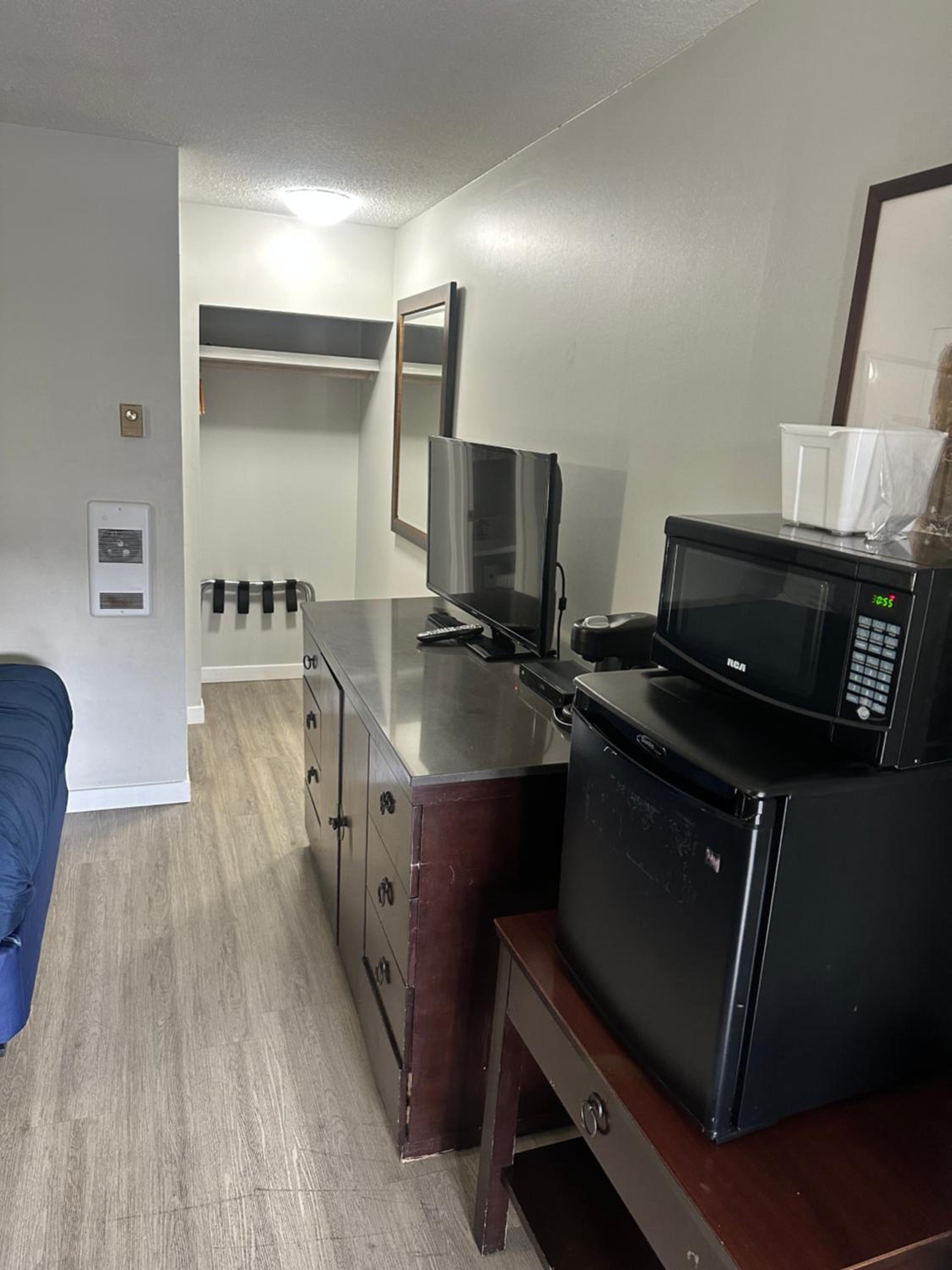 Double Room With Two Double Beds - Non-Smoking photo 3