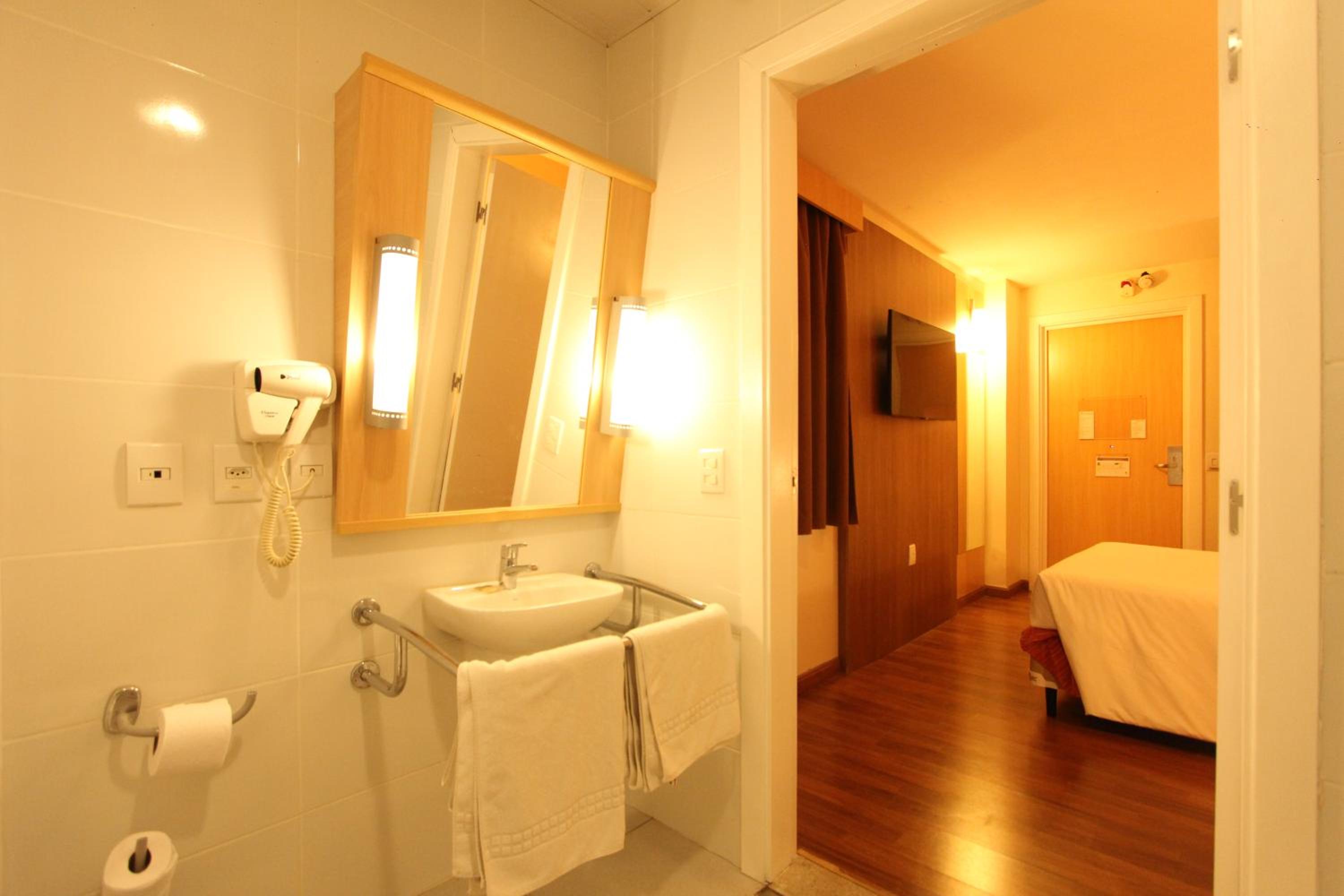 Double Room - Disability Access photo 3