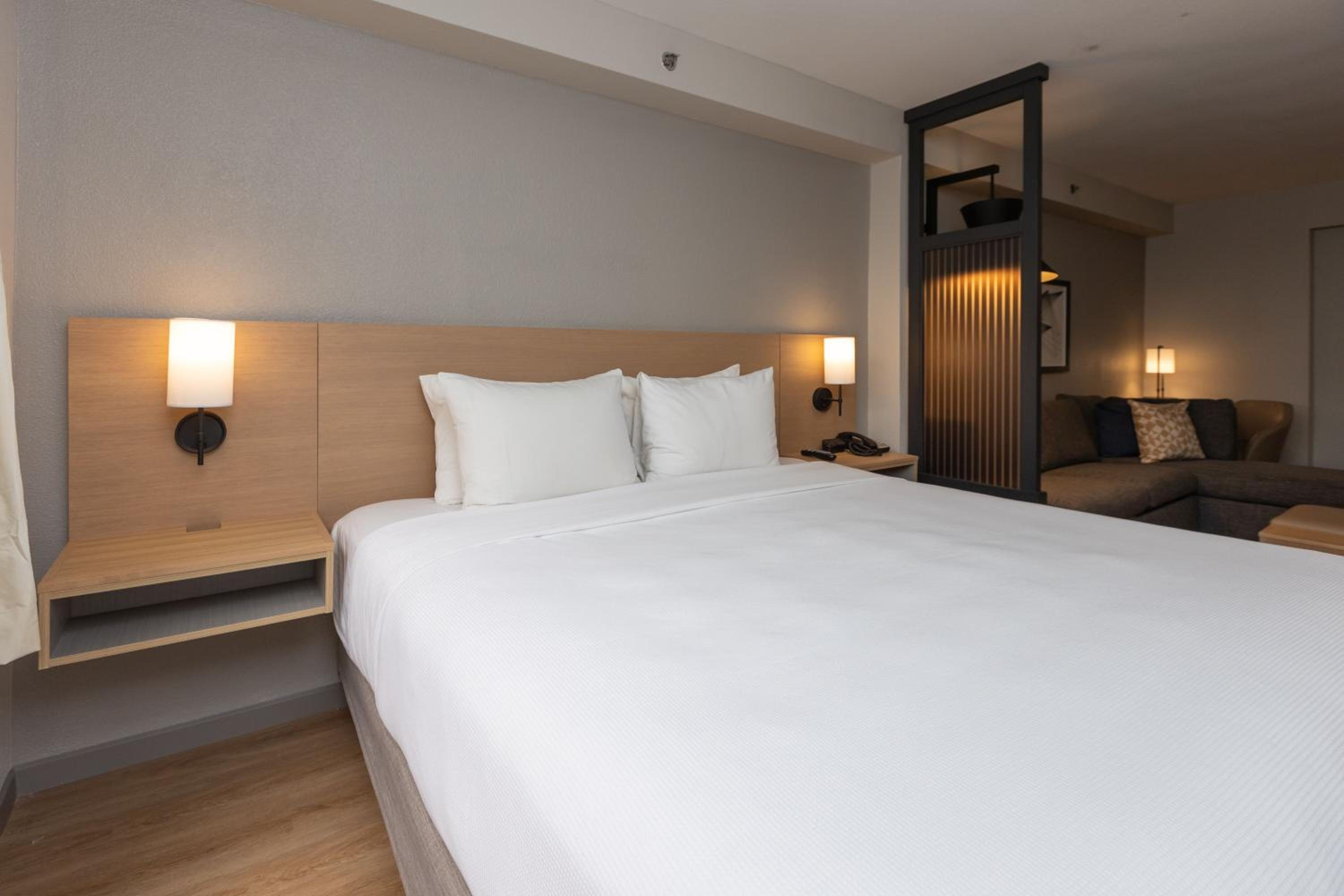 King Room with Sofa Bed - High Floor - Photo 9