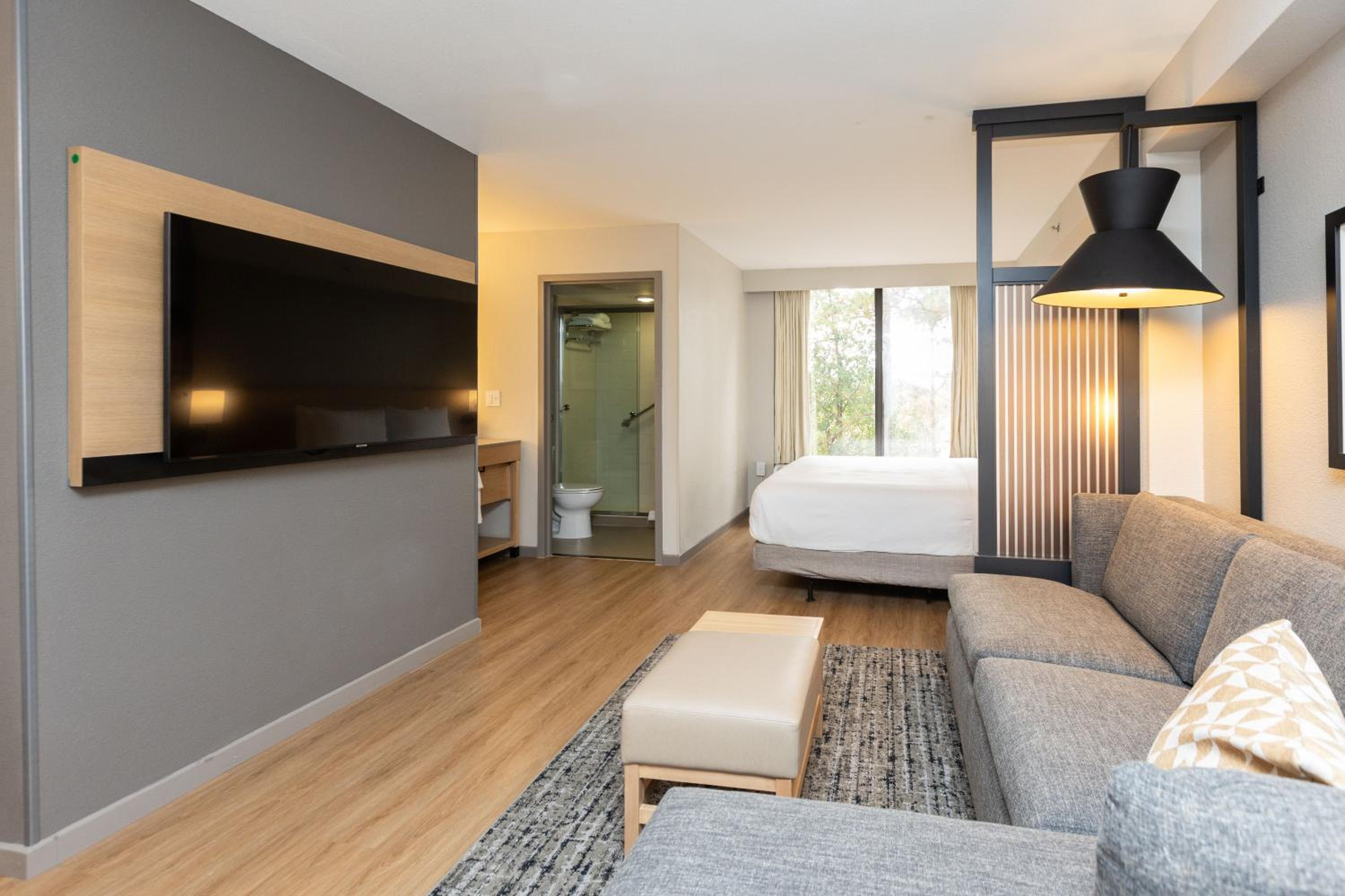 King Room with Sofa Bed - High Floor - Photo 8