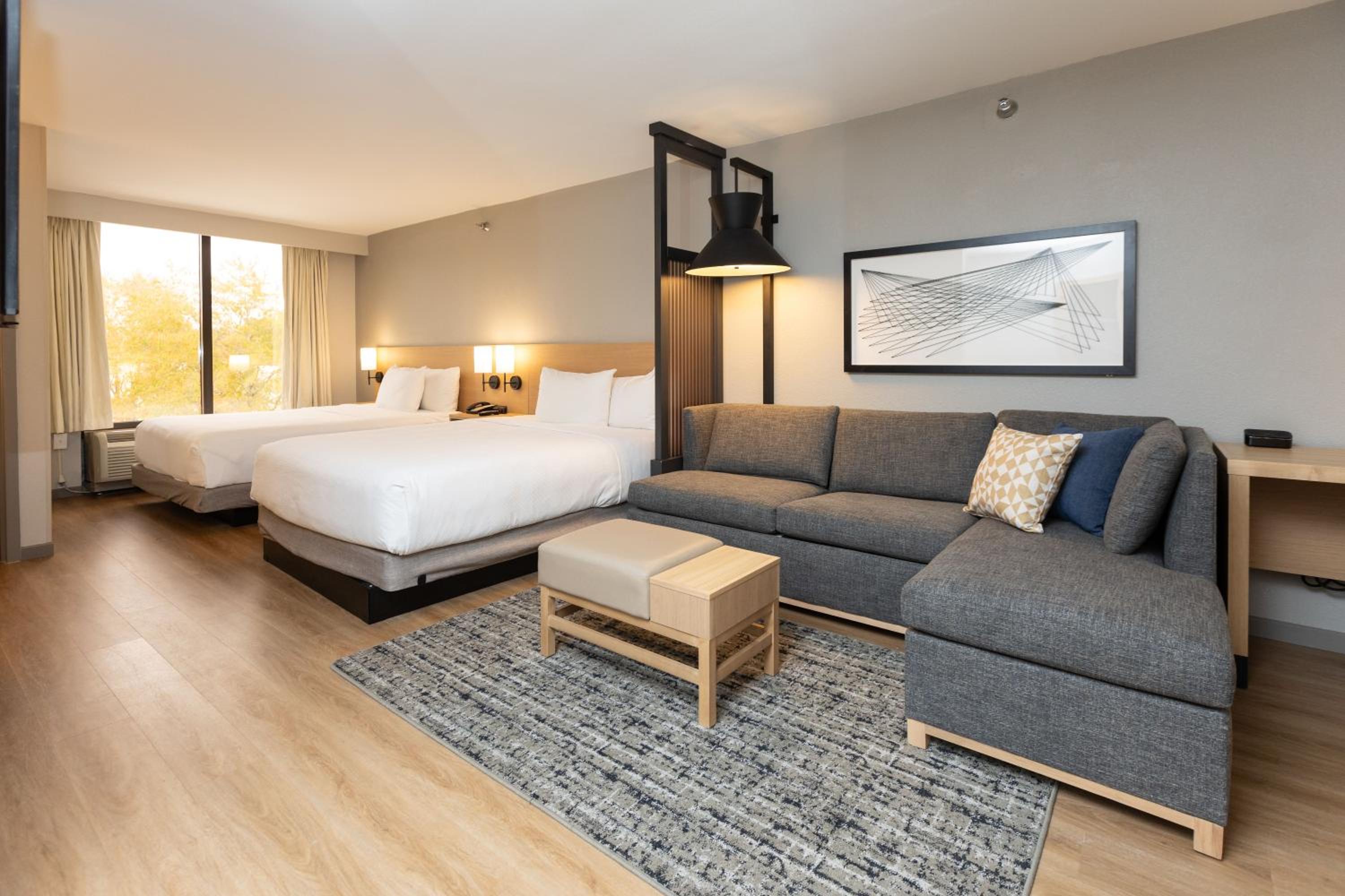 Queen Room with Two Queen Beds and Sofa Bed - Photo 7