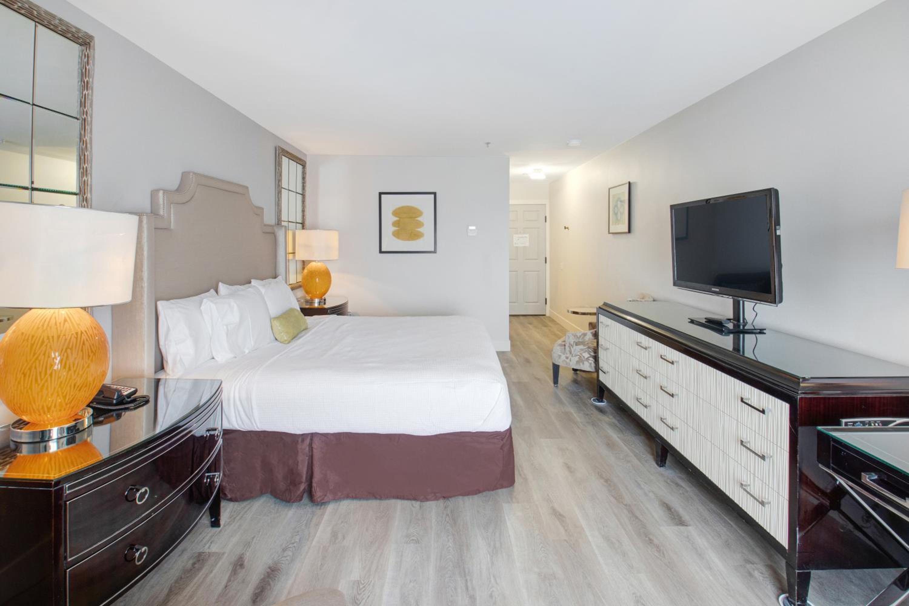 Standard King Room - Photo 4