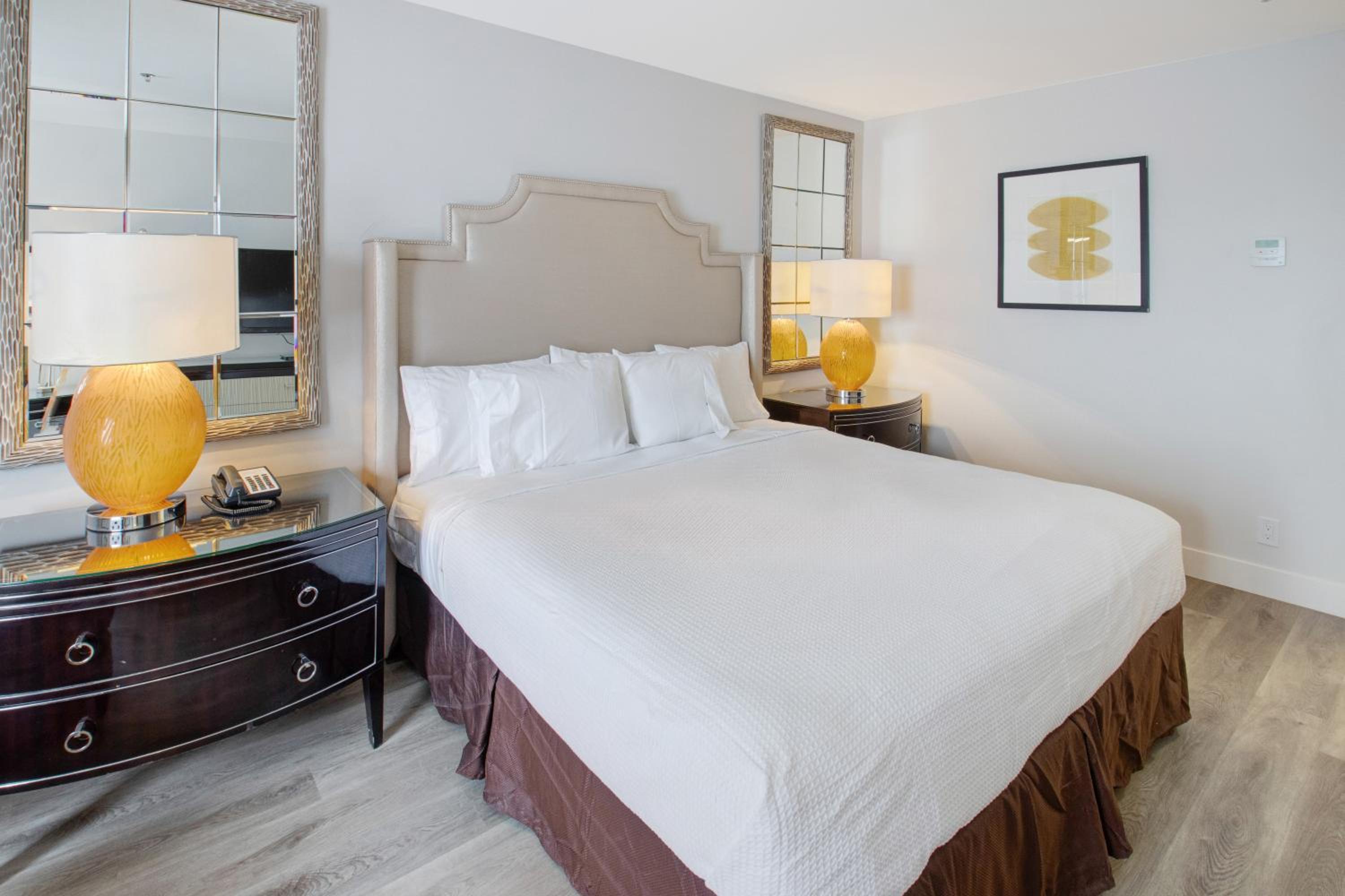 Standard King Room - Photo 3