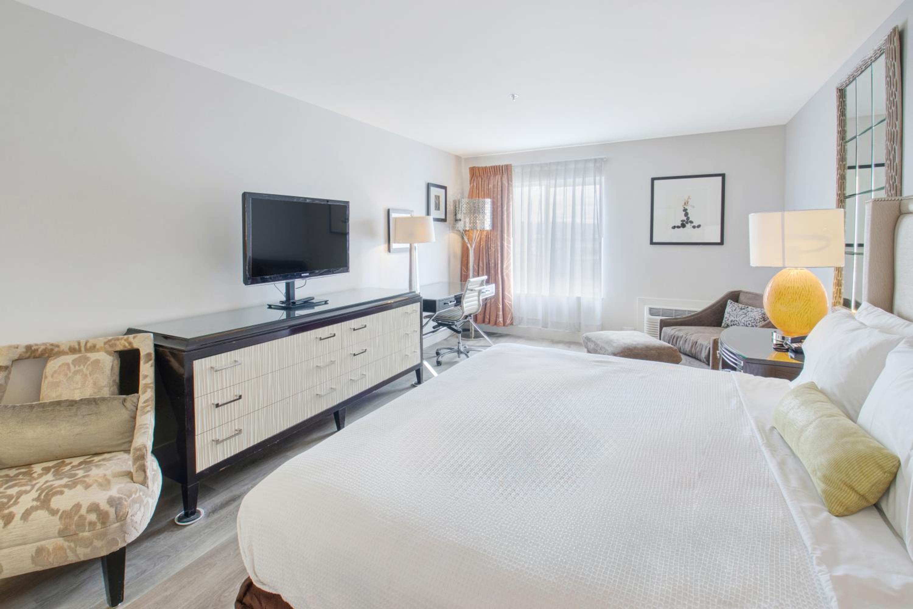 Standard King Room - Photo 2