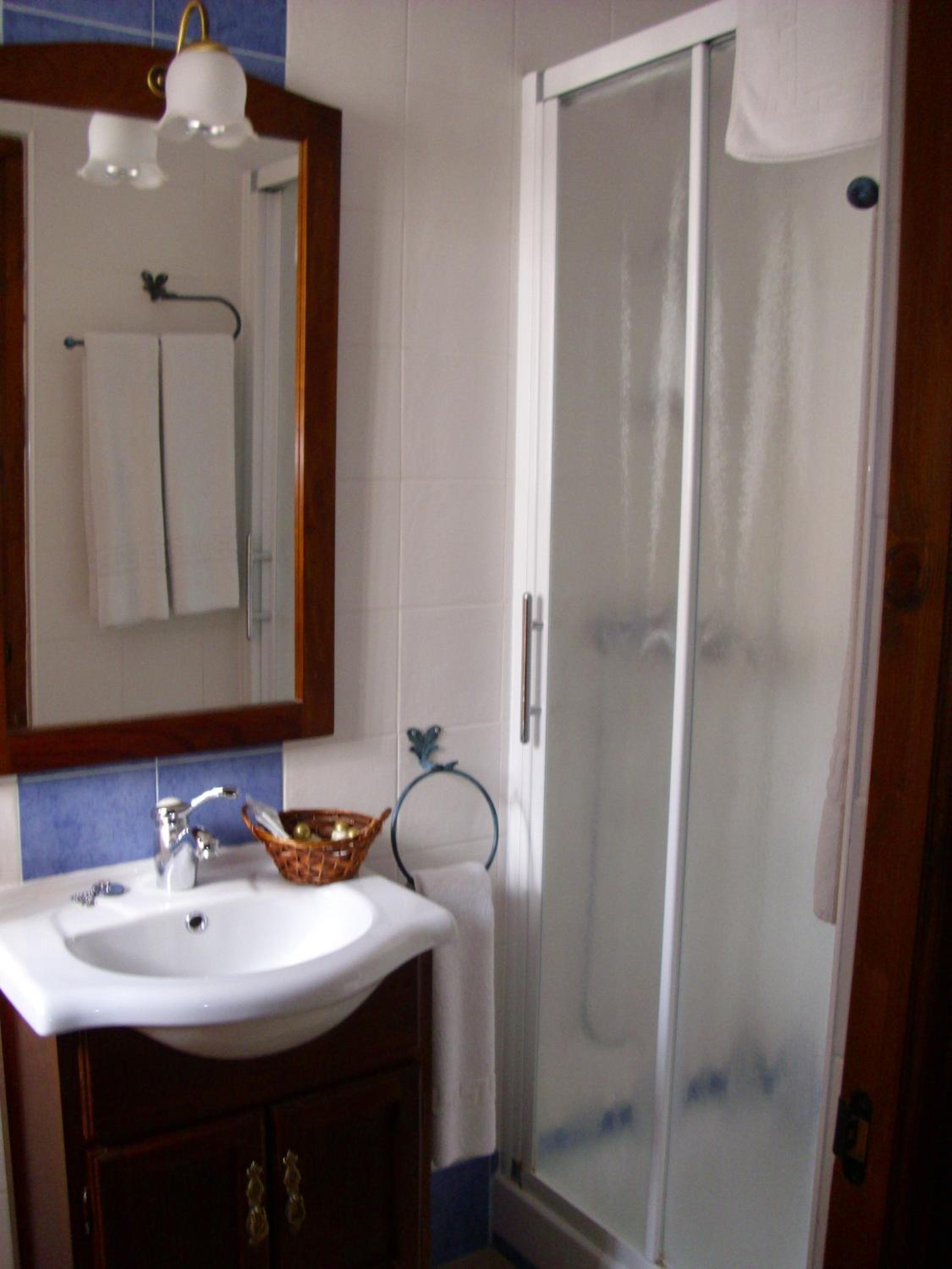 Double Room - Photo 5