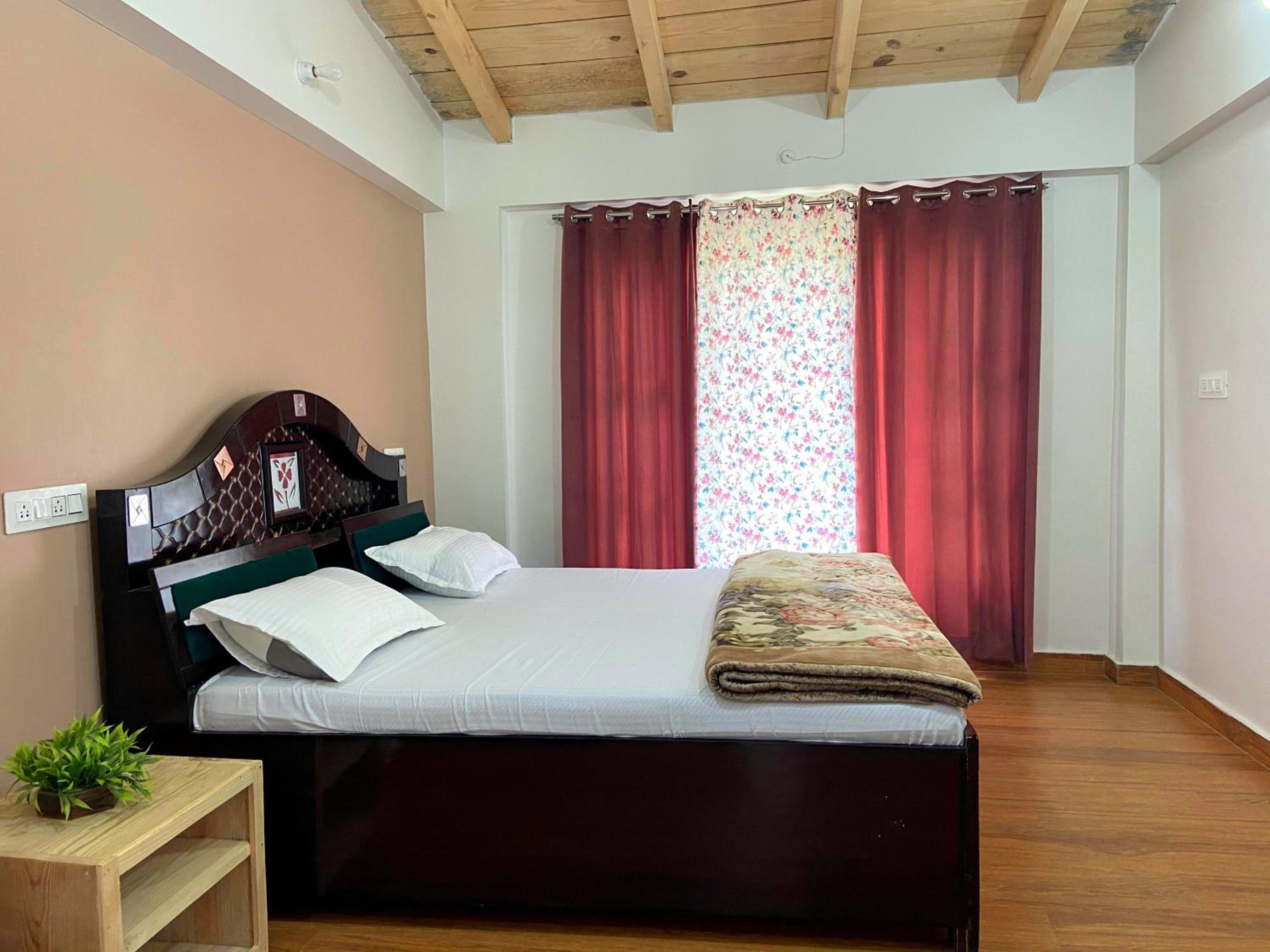 Deluxe King Room photo 2