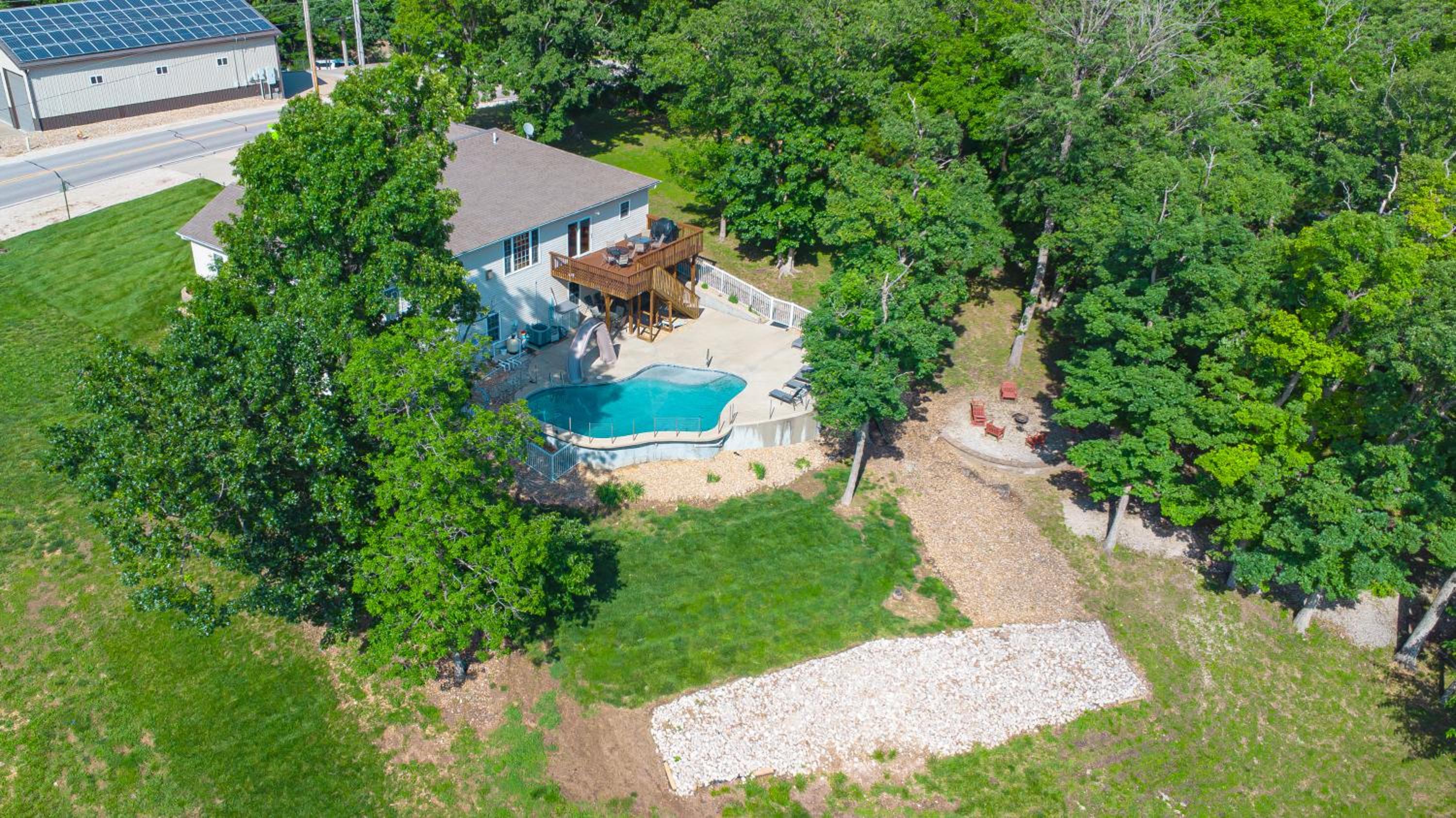 Six-Bedroom House photo 2