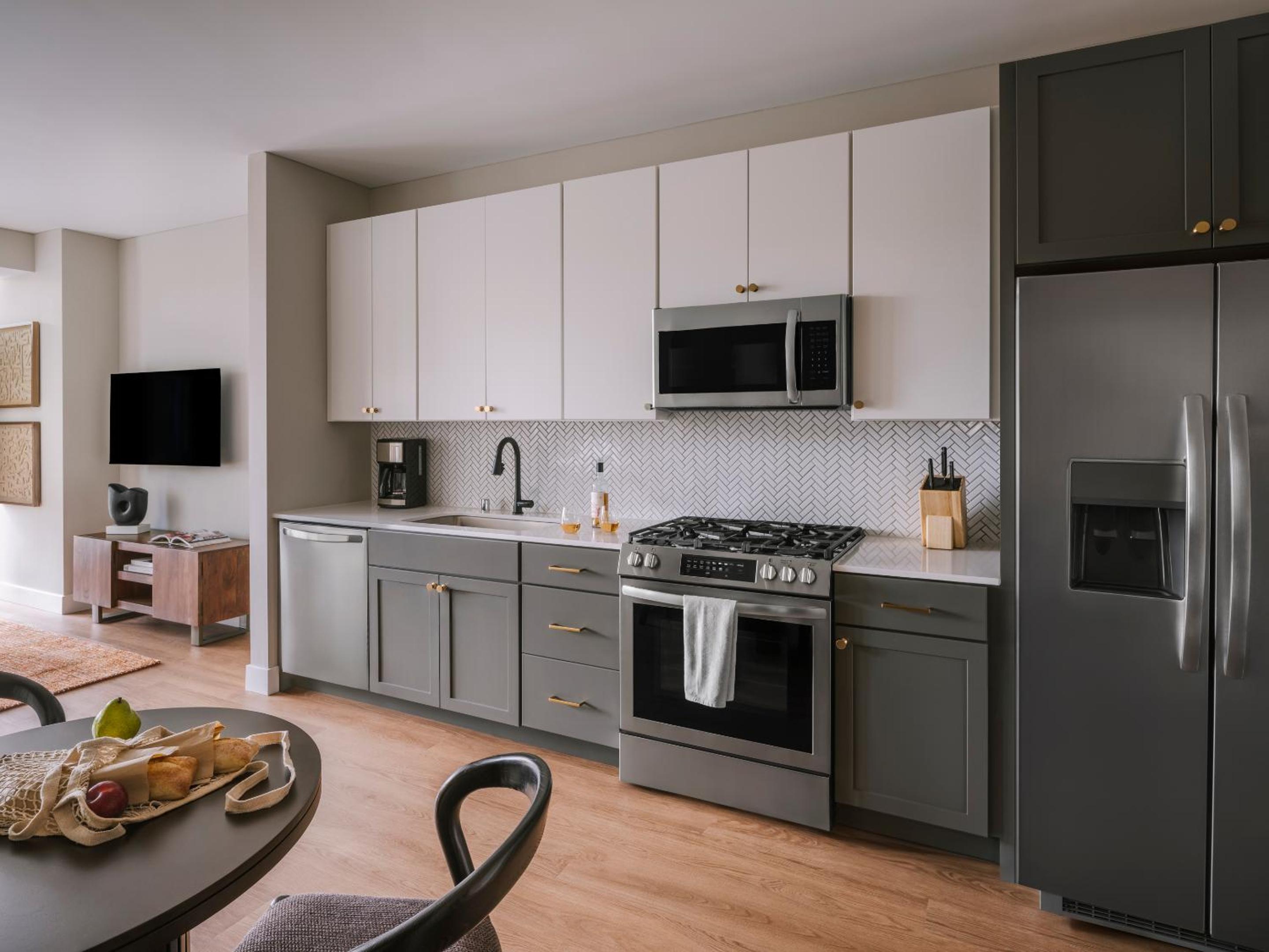 One-Bedroom Apartment With Balcony And City View photo 2