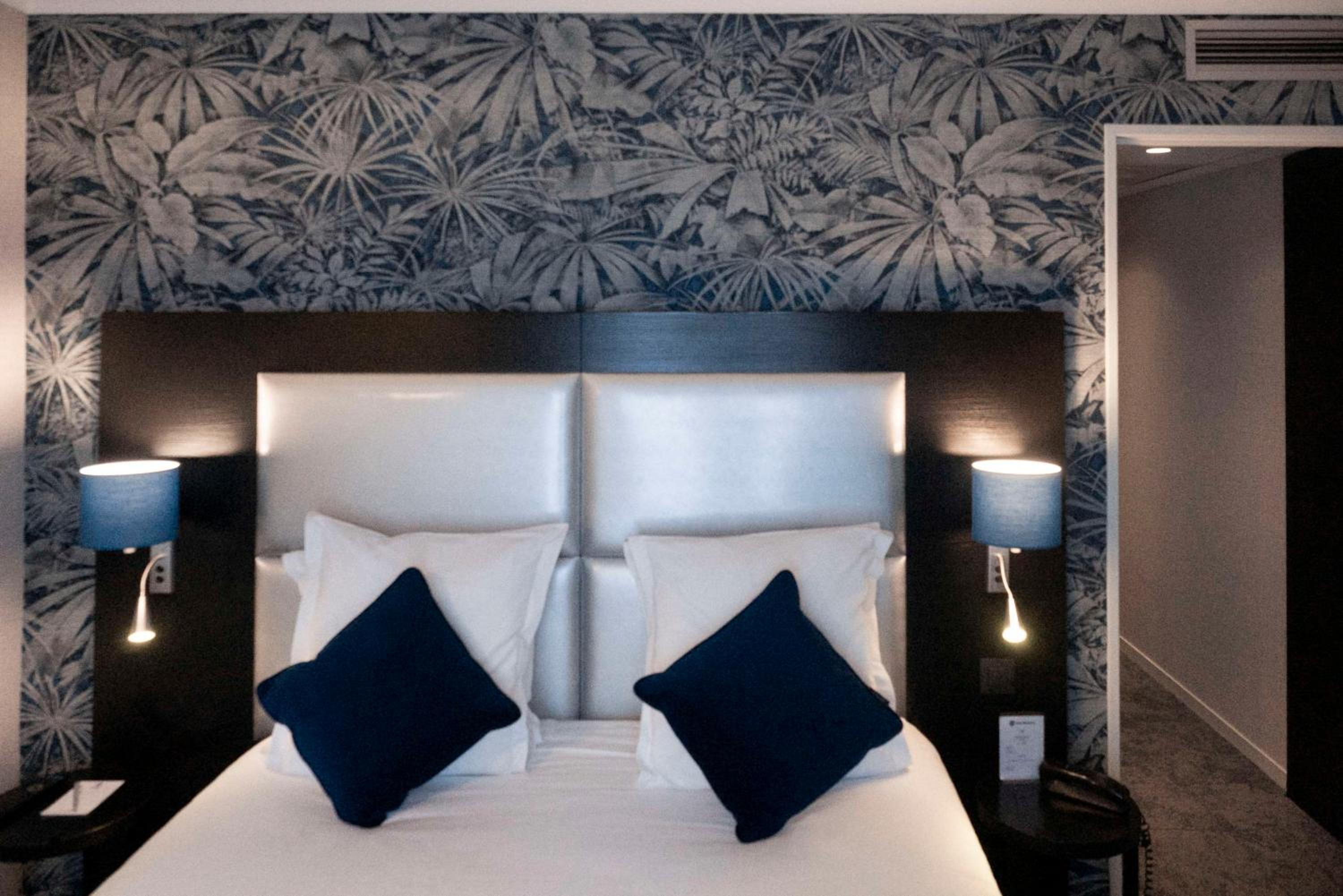 Family Room with Two Double Beds - Non-Smoking