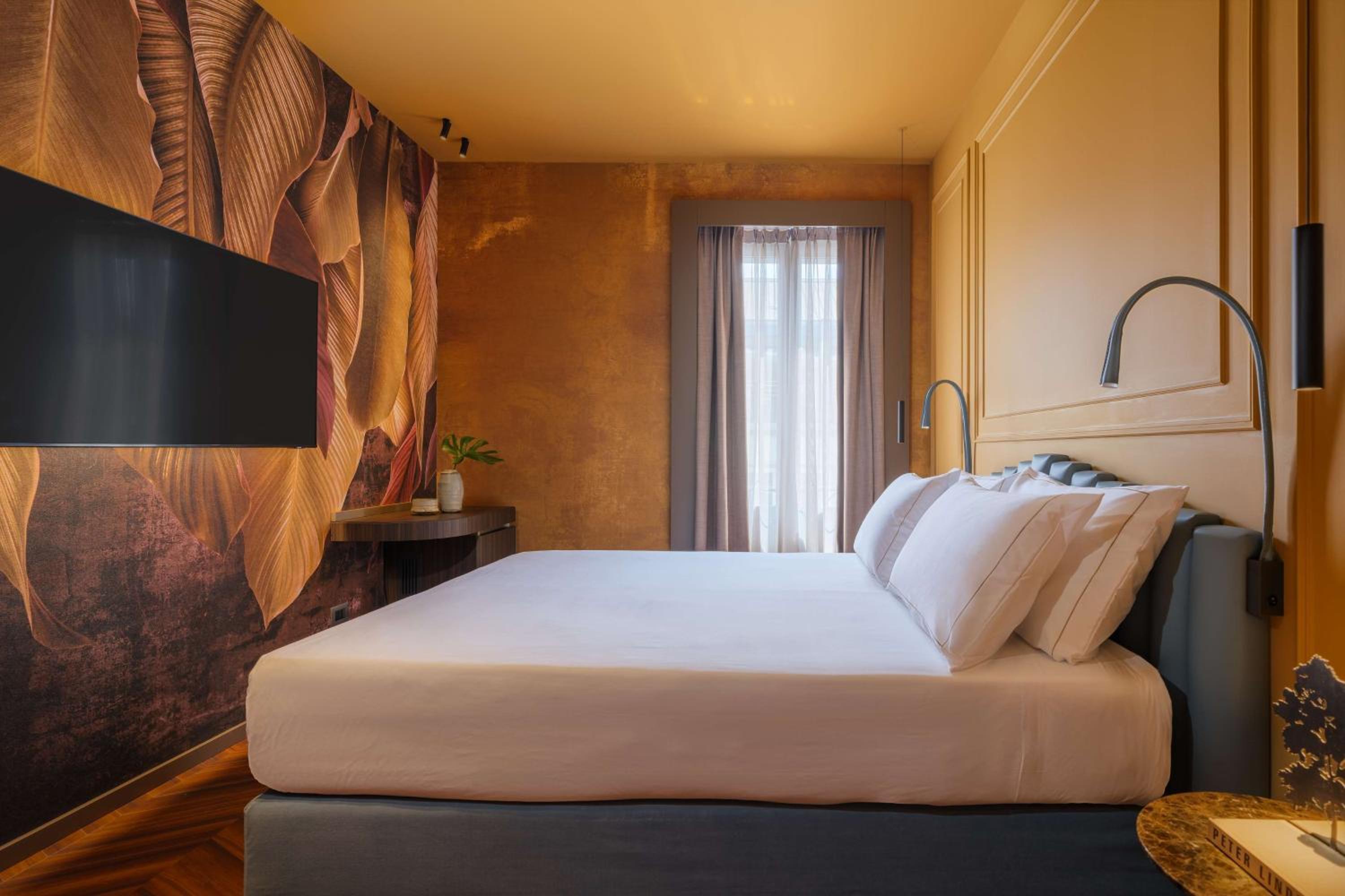 Deluxe Queen Room