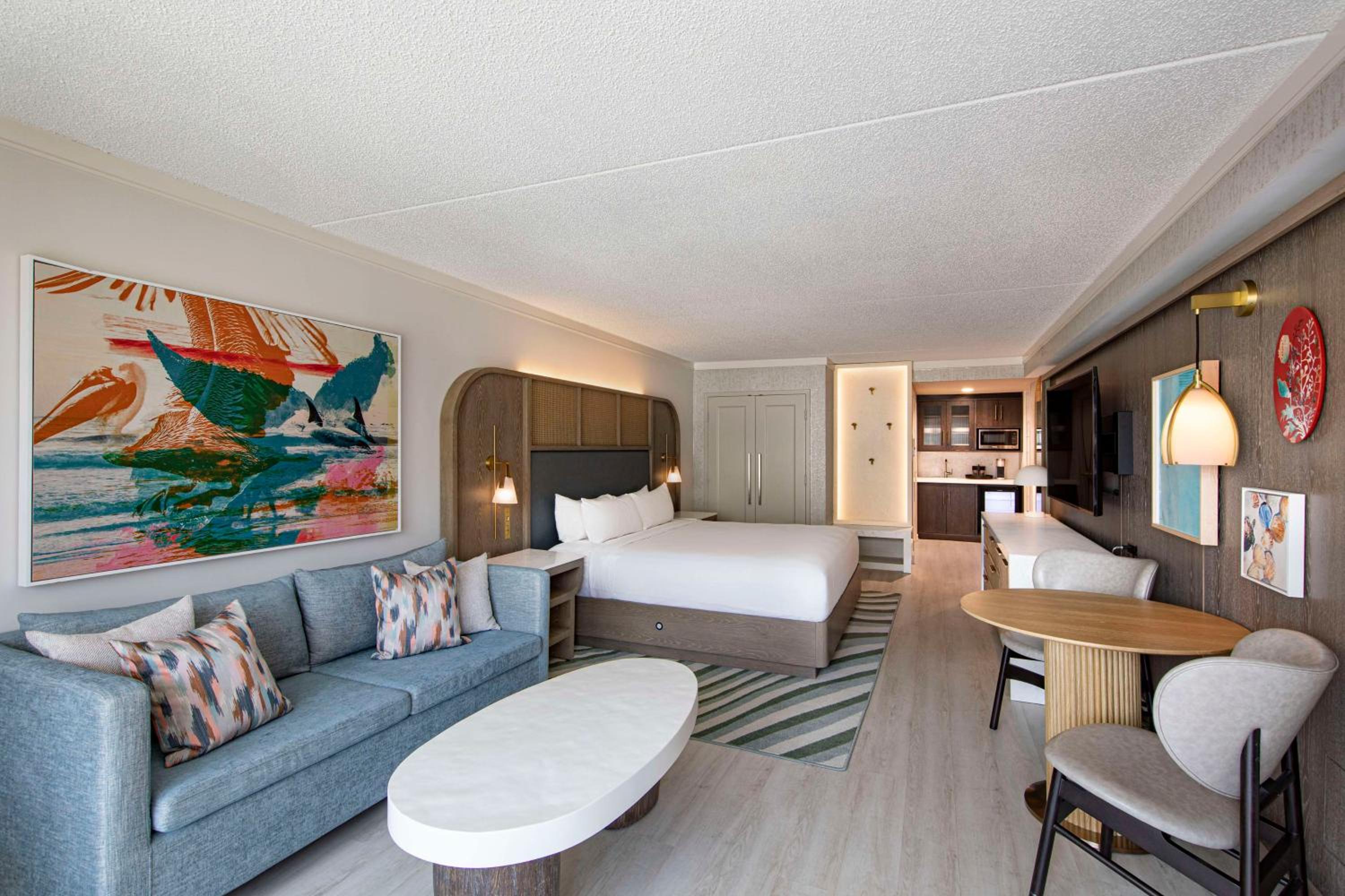 Premier Executive Suite King - Sofa Bed thumbnail 6