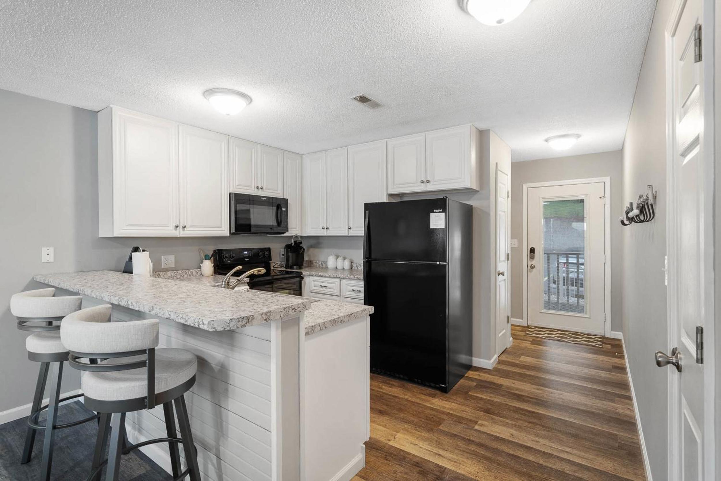 Three-Bedroom Apartment with Lake View photo 2