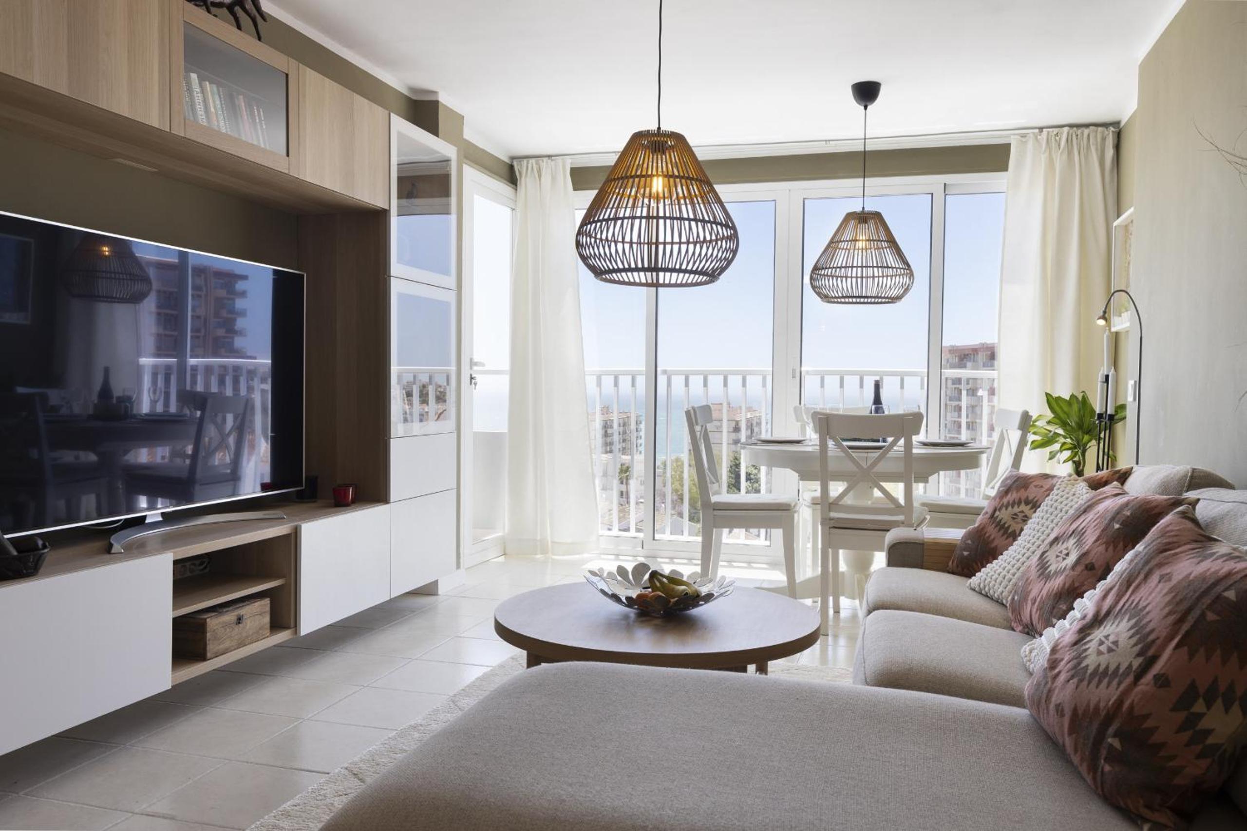 Apartamento de dos habitaciones con terraza y vista al mar