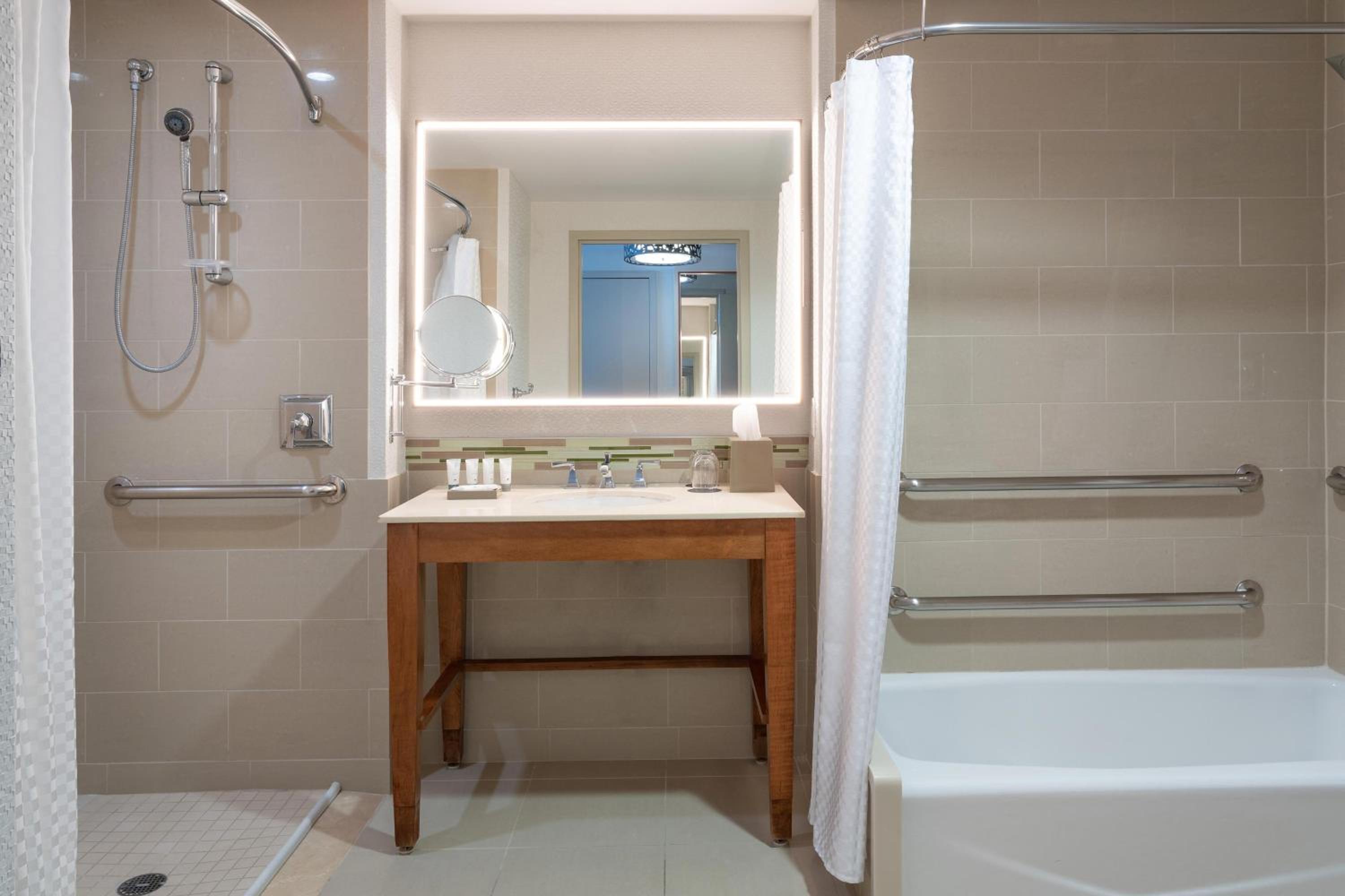 Traditional King Room with Roll-in Shower - Mobility and Hearing Accessible - Photo 3