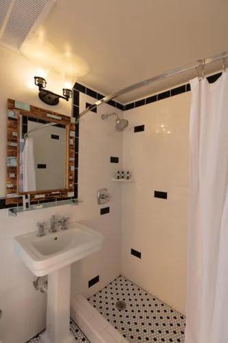 Deluxe Suite photo 3