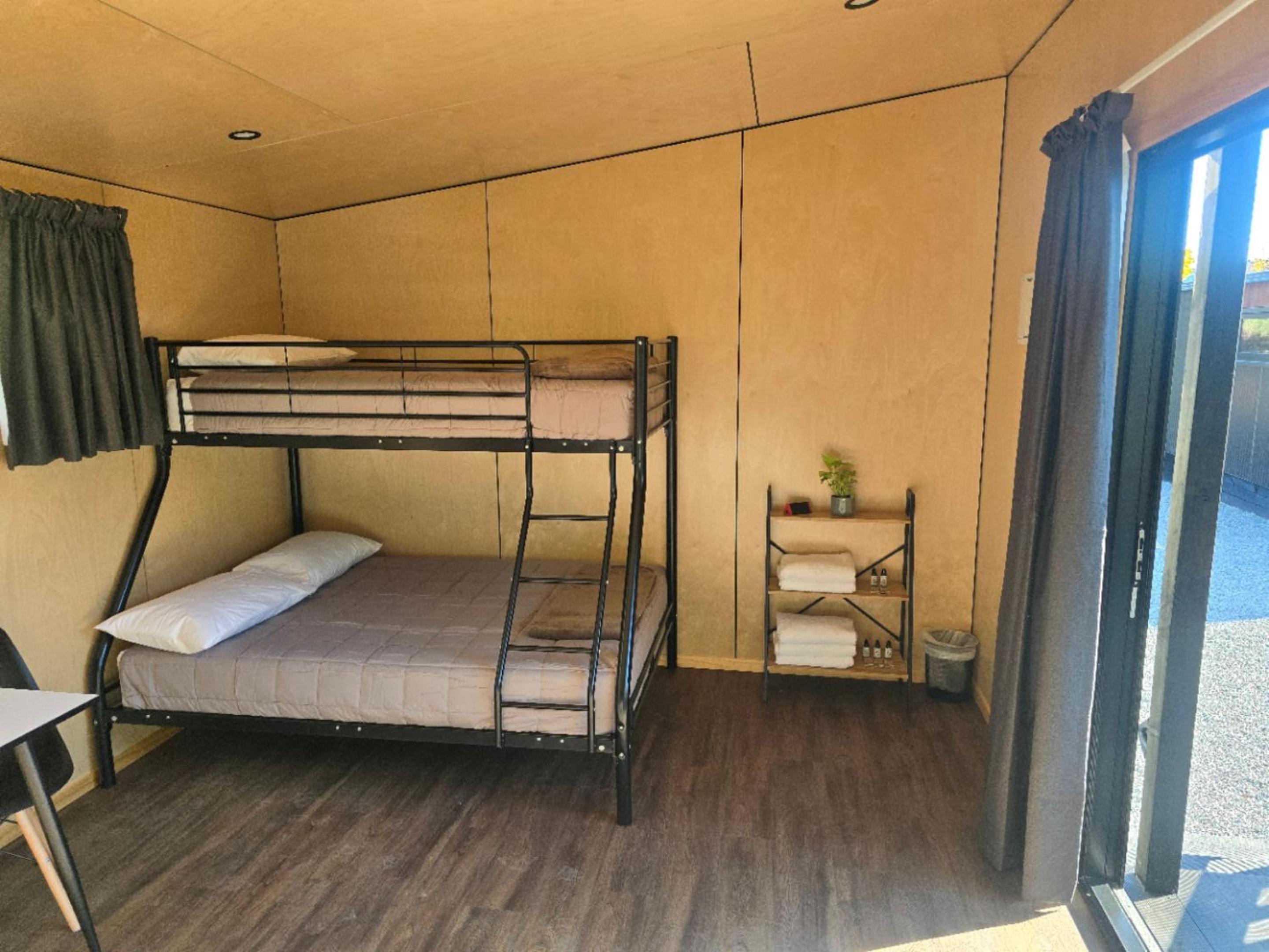 Deluxe Quadruple Room - Photo 9