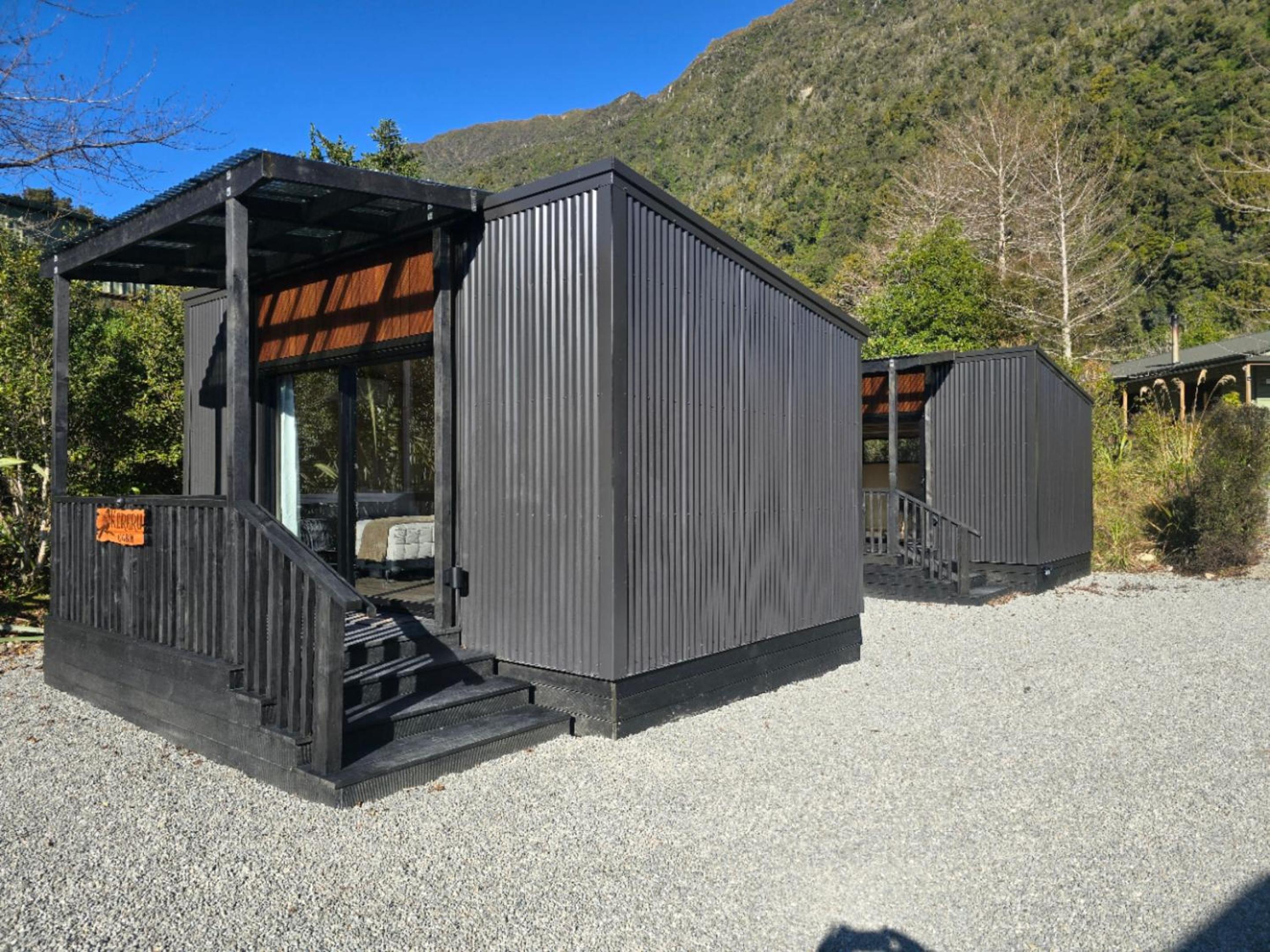 Deluxe Quadruple Room - Photo 11