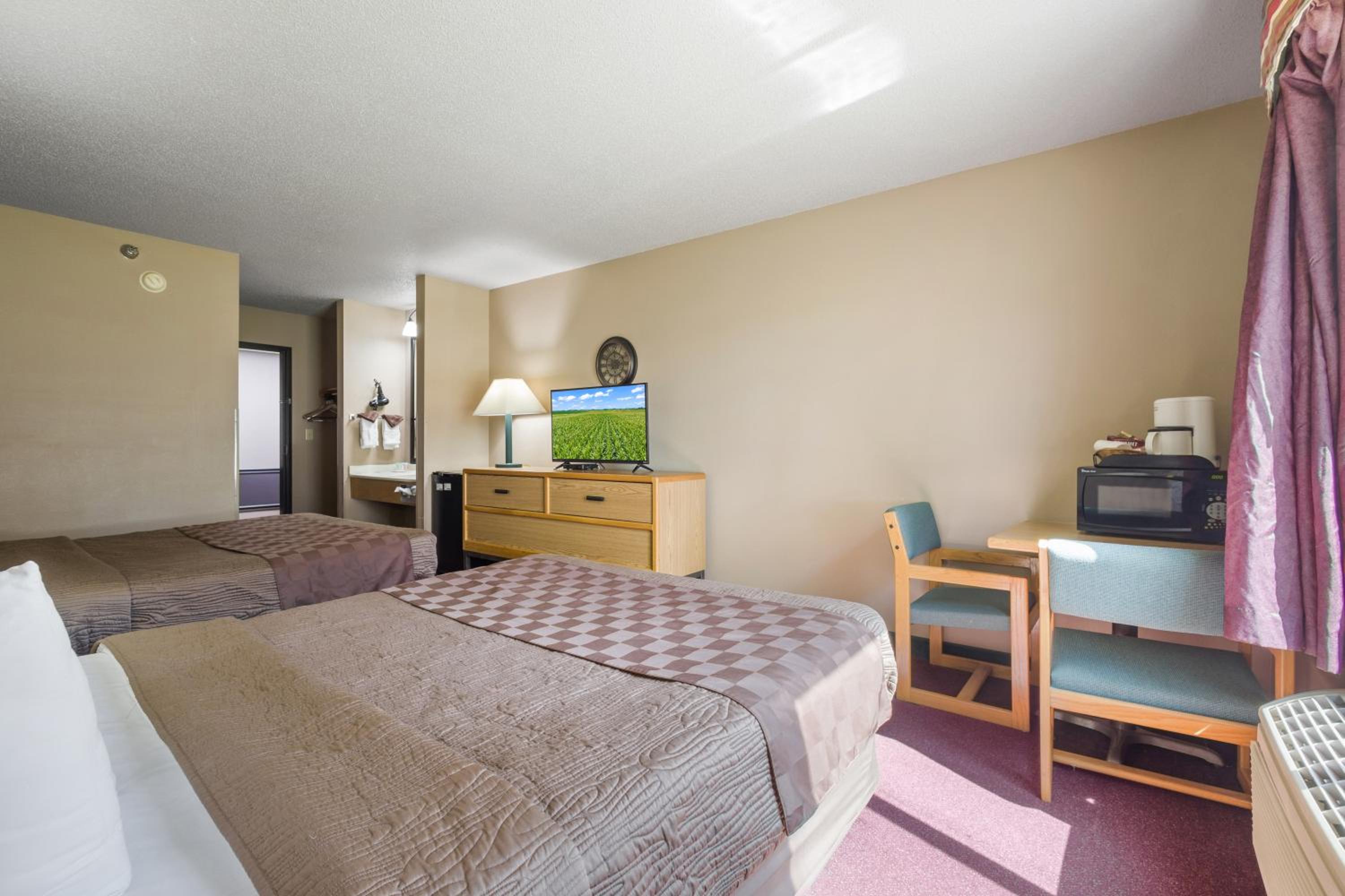 Standard Queen Room with Two Queen Beds photo 1