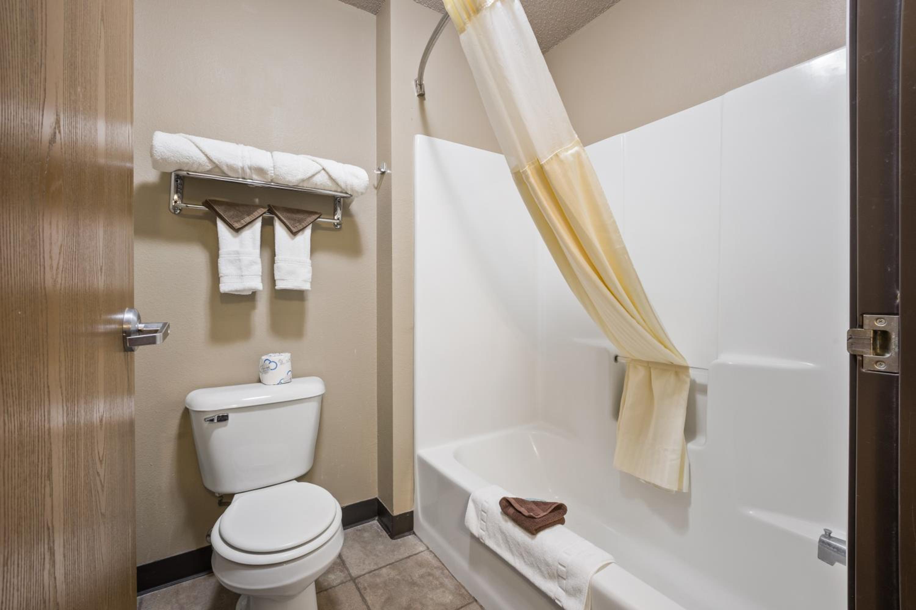 Suite with Hot Tub photo 3