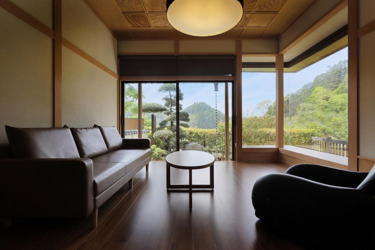 Deluxe Family Suite - Photo 11