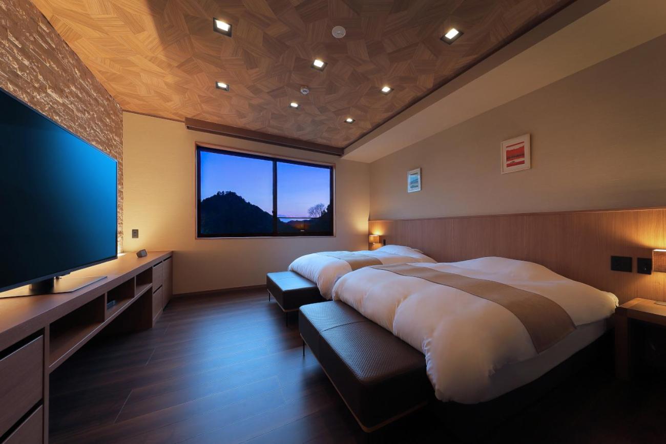 Deluxe Family Suite - Photo 7