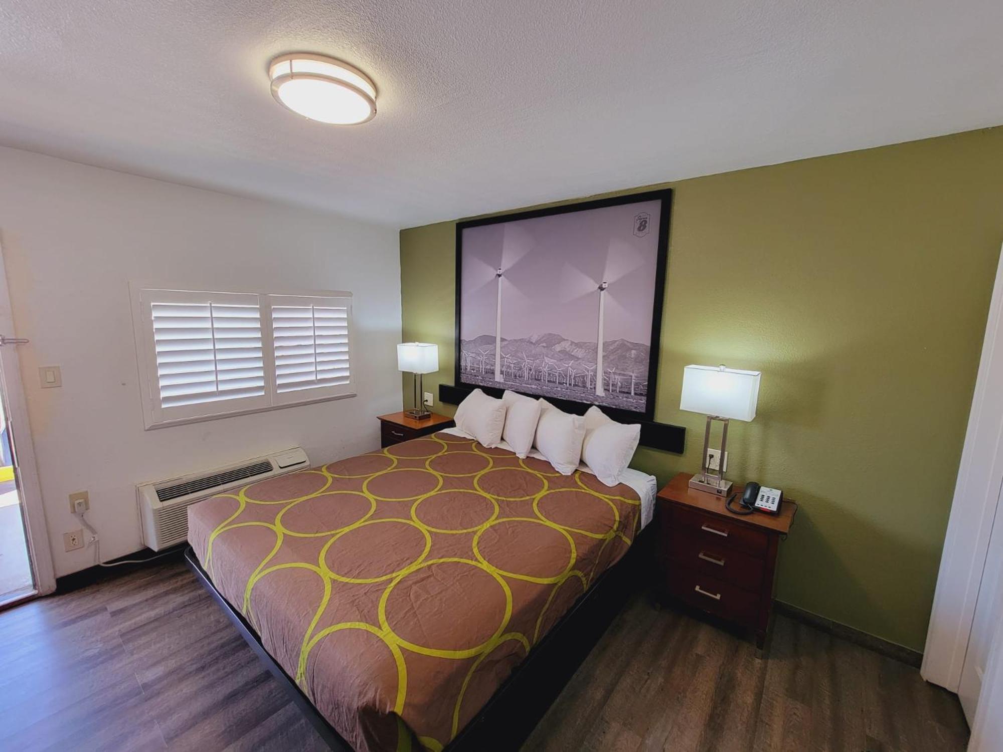 Queen Room with One Queen Bed and Roll-In Shower - Mobility Accessible - Non-Smoking - Photo 2