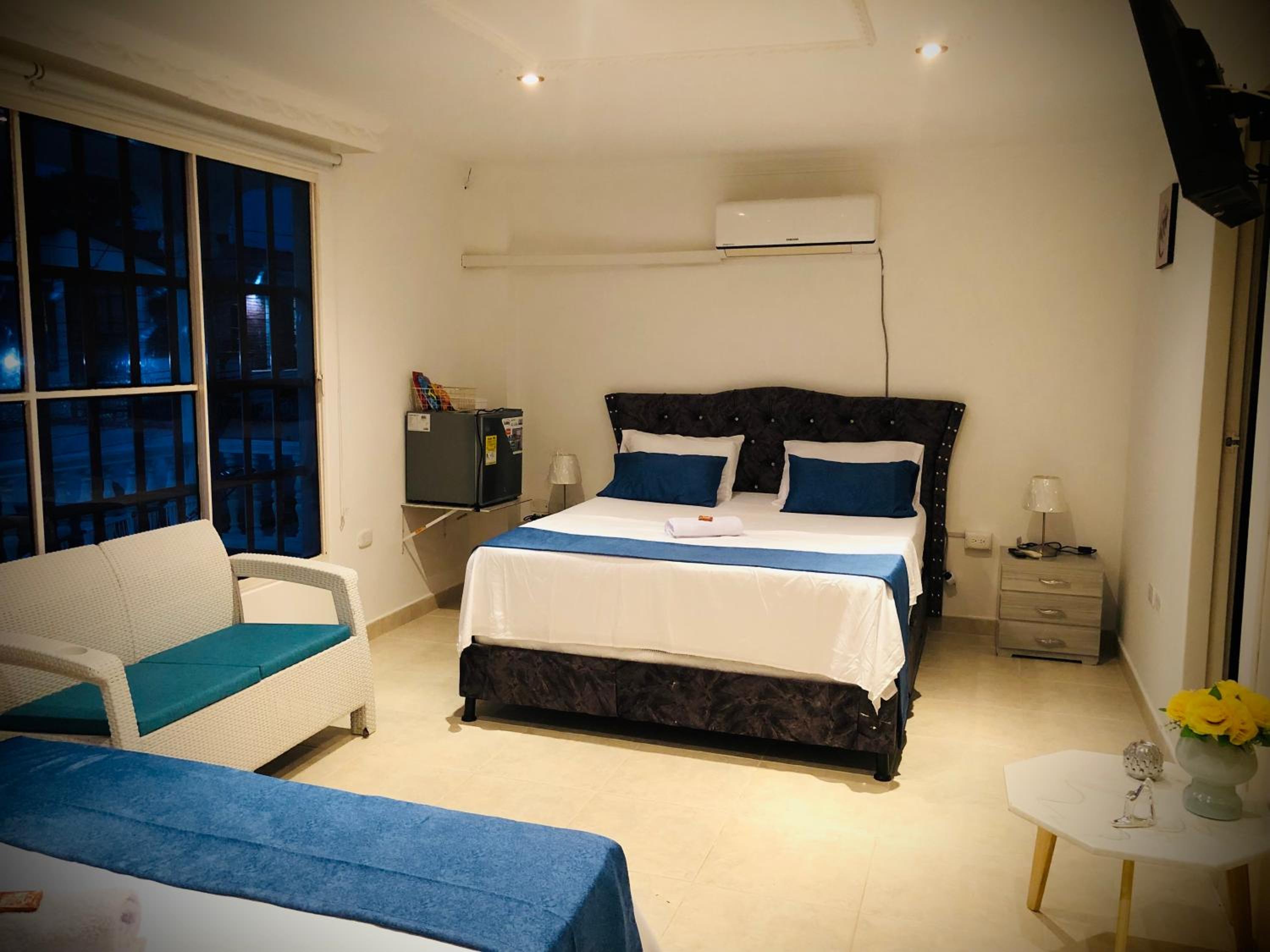 Deluxe Queen Room With Two Queen Beds photo 2