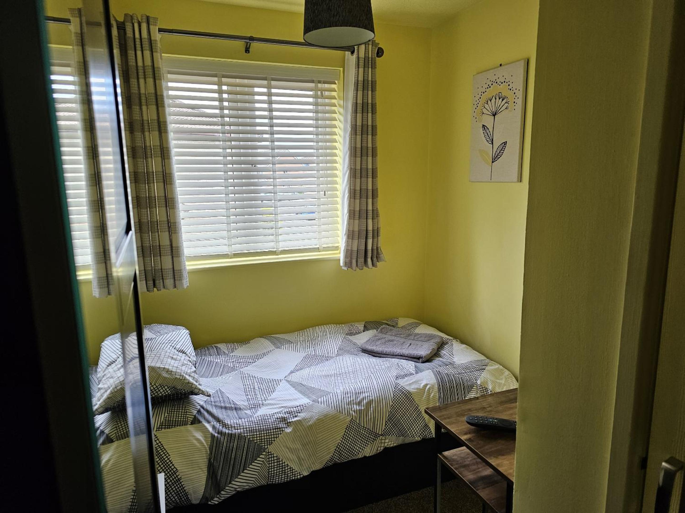 Single Room with Shared Bathroom photo 1