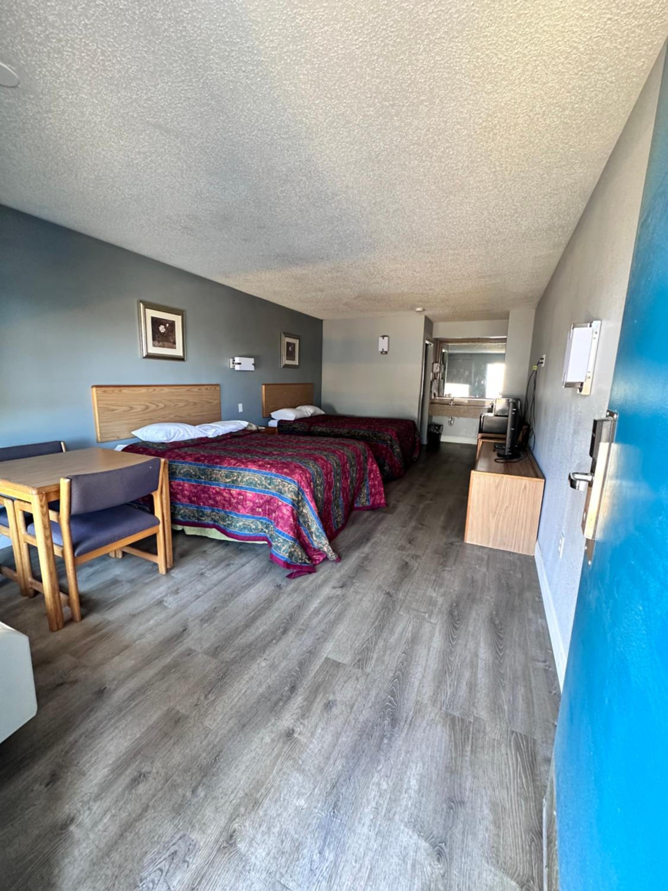 Queen Room with Two Queen Beds - Non-Smoking - Photo 1