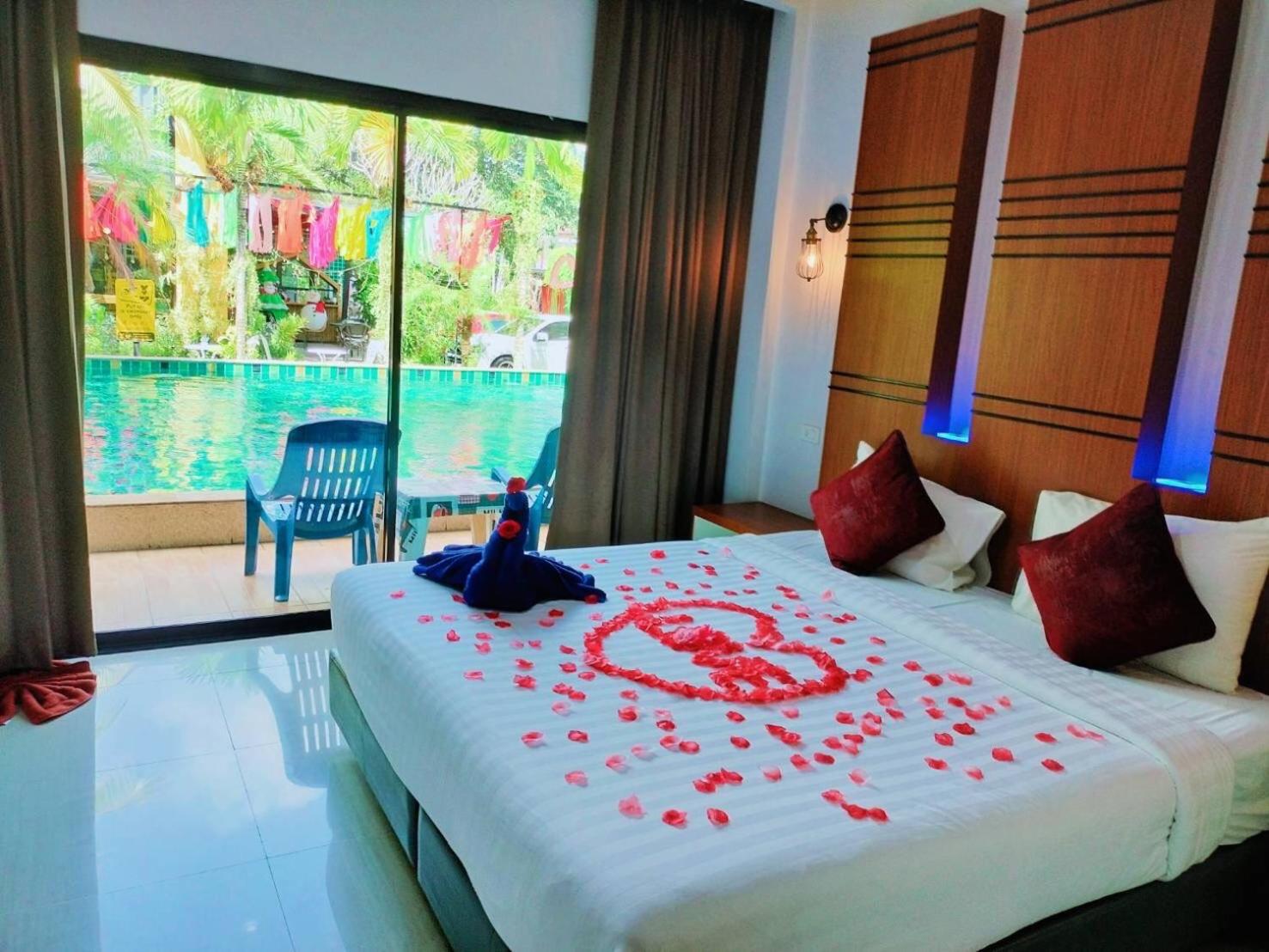 King Room with Pool View photo 3
