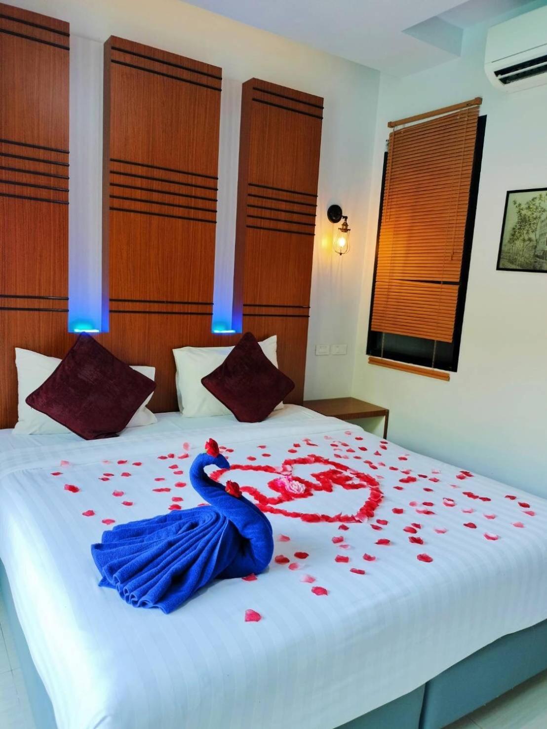 King Room with Pool View photo 2
