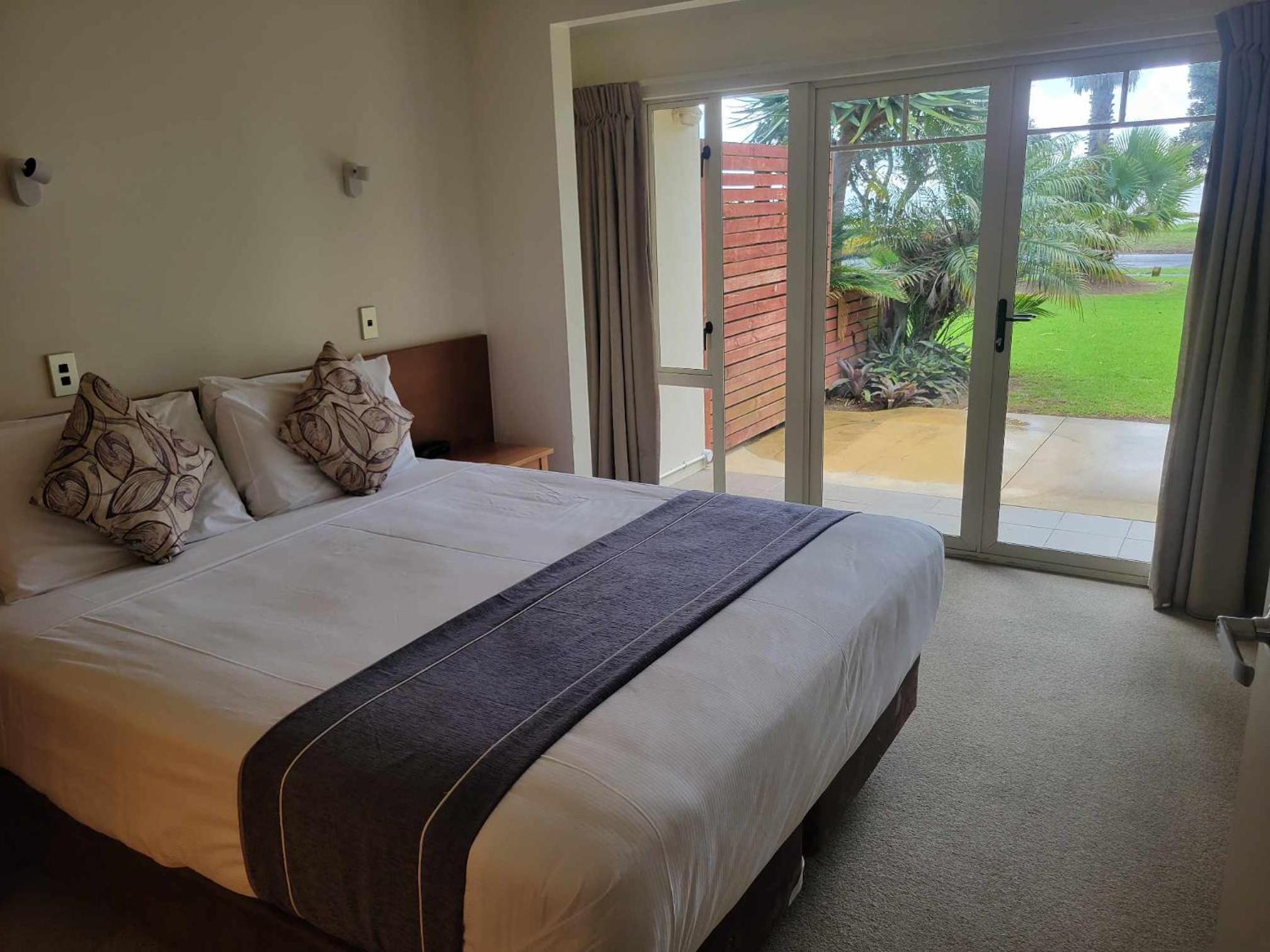 Deluxe Suite - Beachfront - Photo 4