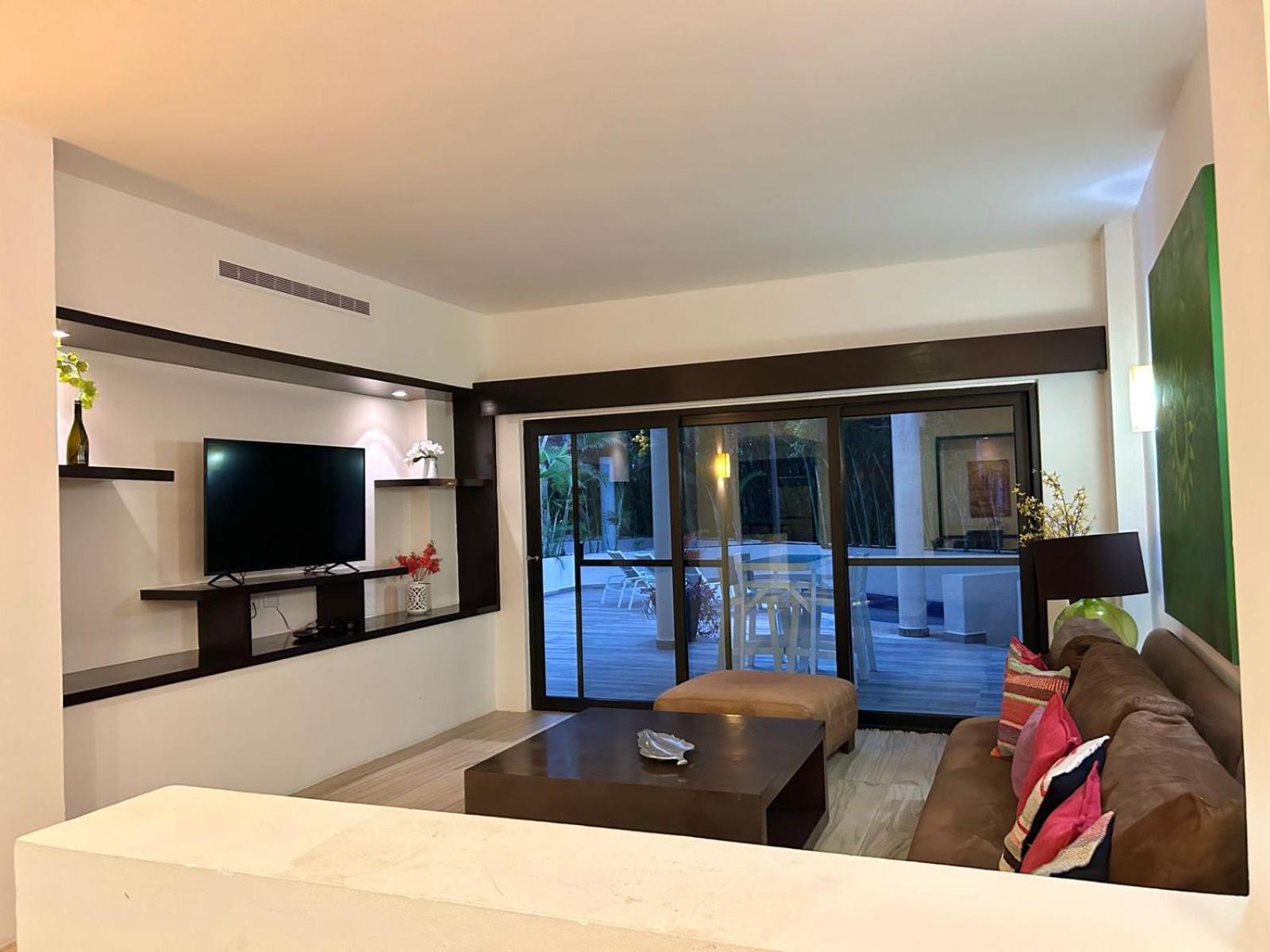 Apartamento de dois quartos com piscina privativa