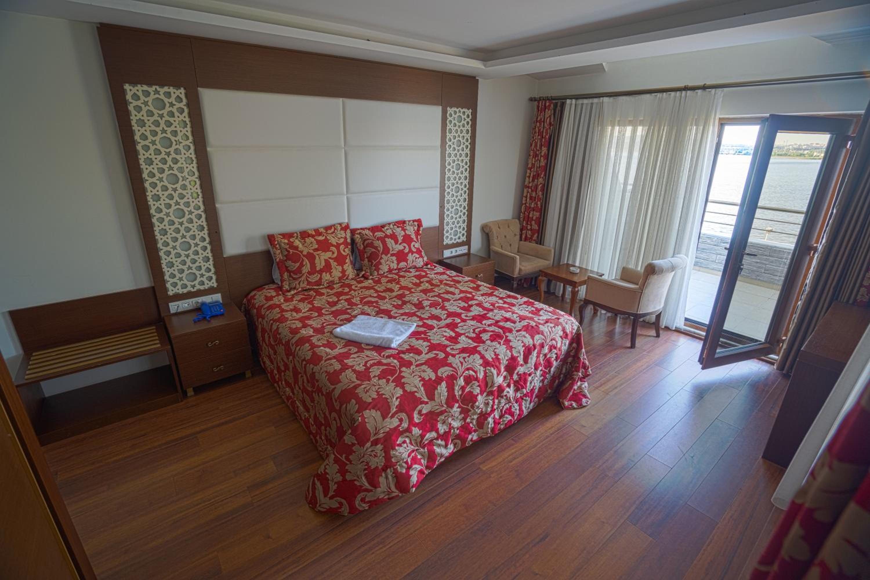 Suite with Hot Tub