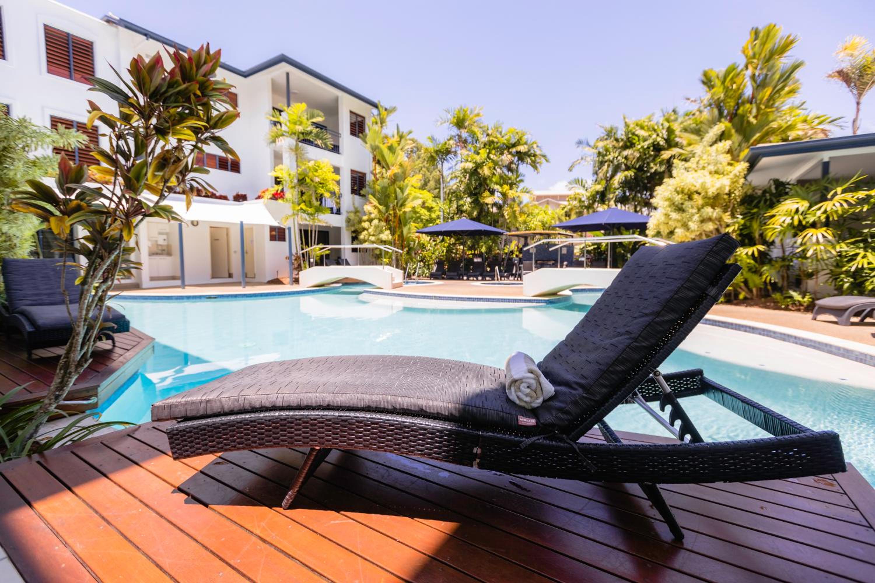 Studio Pool Access - Photo 10