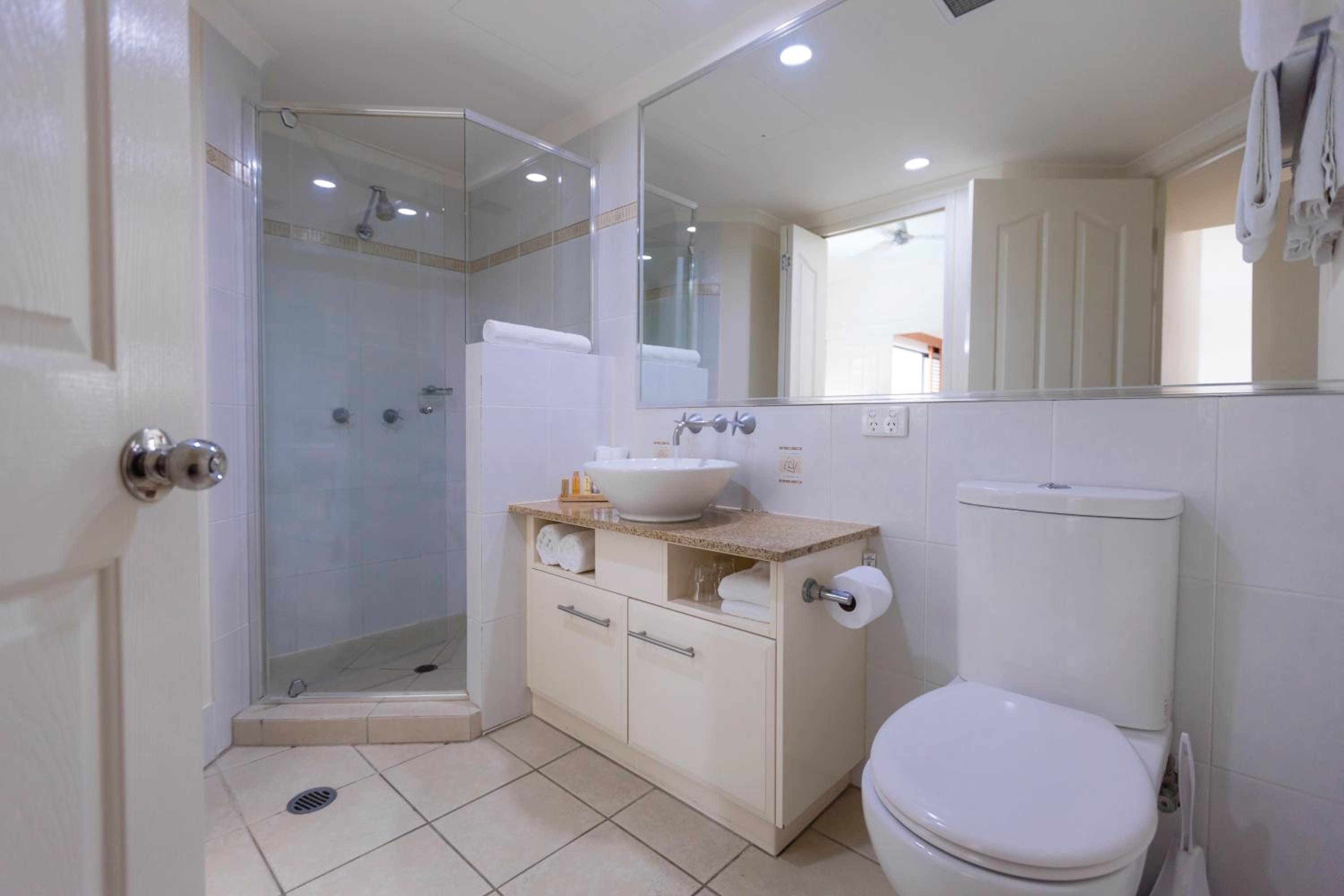 1 Bedroom Apartment - Photo 2