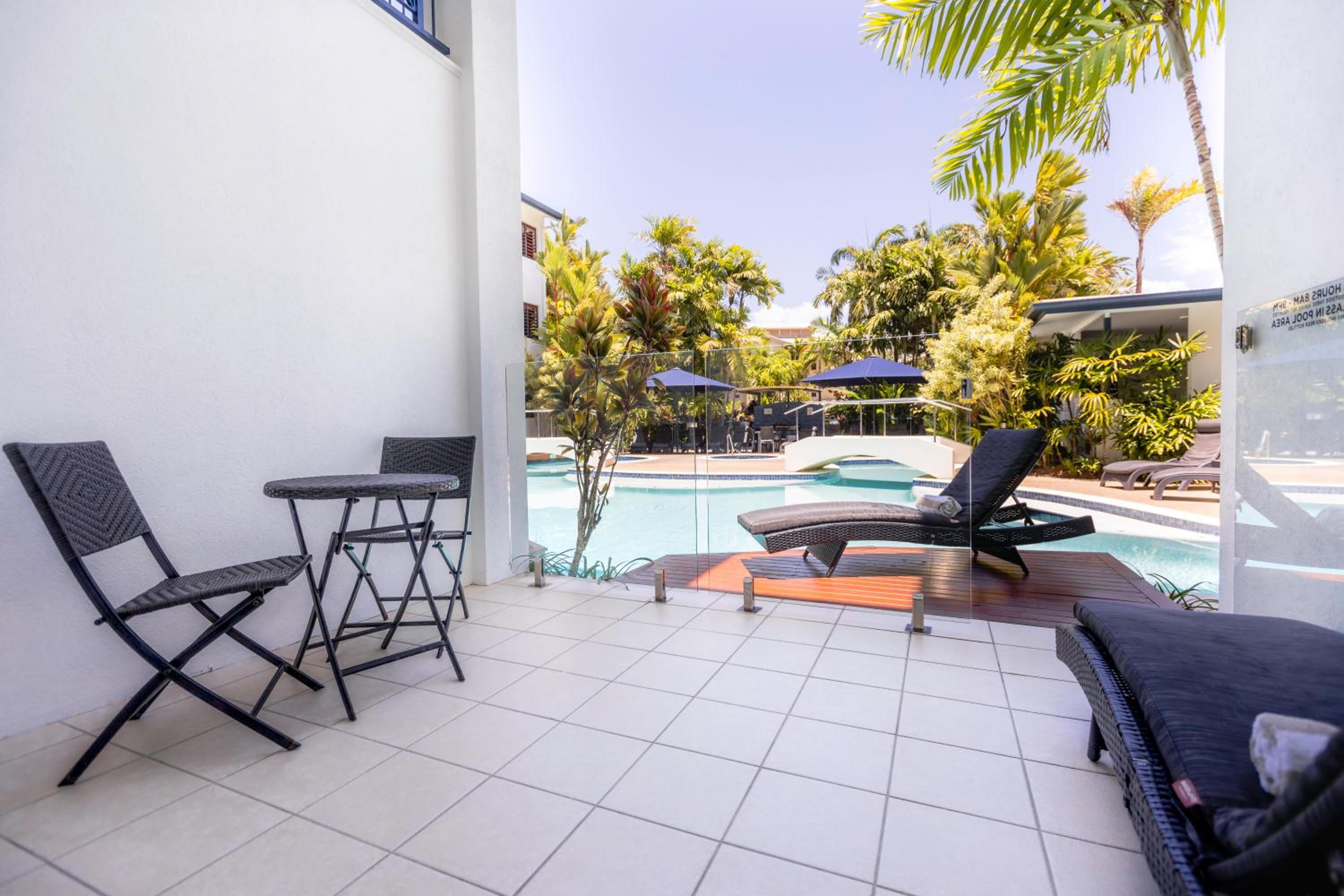 Studio Pool Access - Photo 9