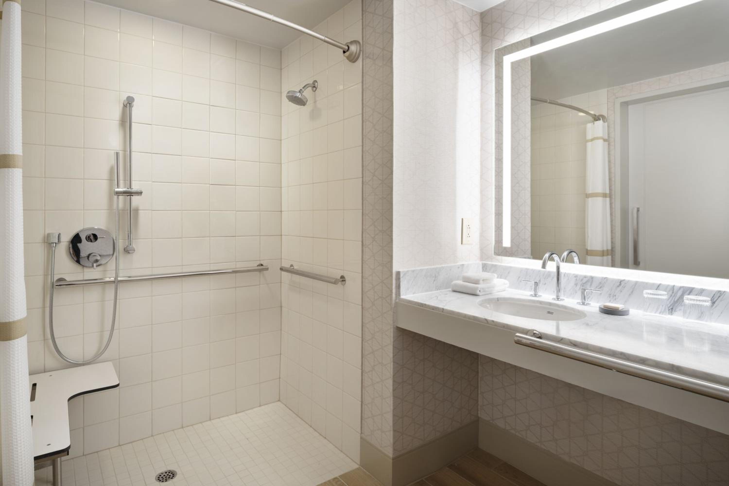 Guest room, 1 King (Mobility and Hearing Accessible w/Roll-in Shower) - Photo 4