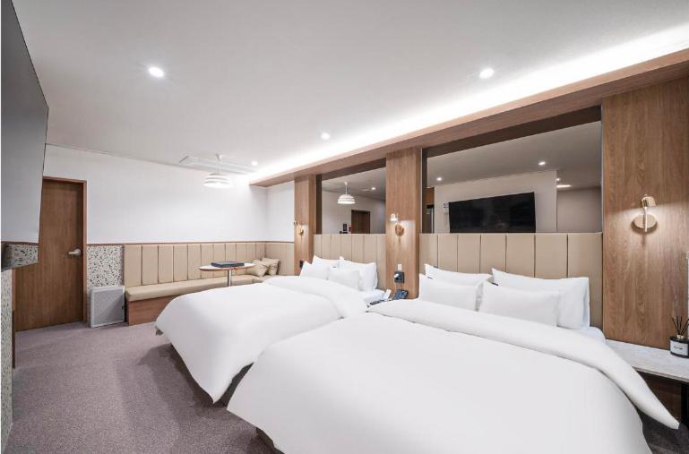 Party Room-4PAX photo 2