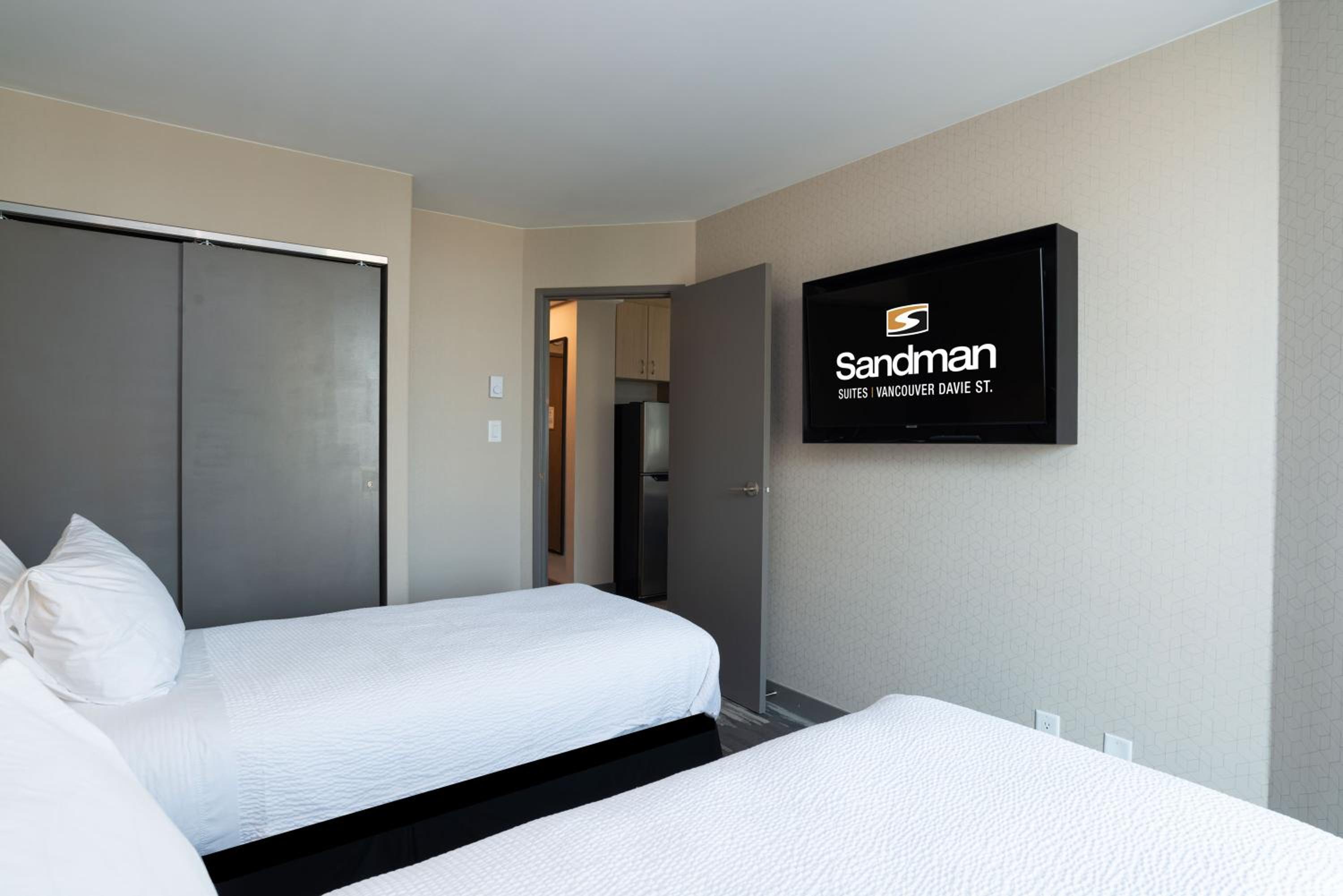 City View Suite, 2 Single Beds, Sofa Bed, Kitchen, W/D, Balcony - Photo 3